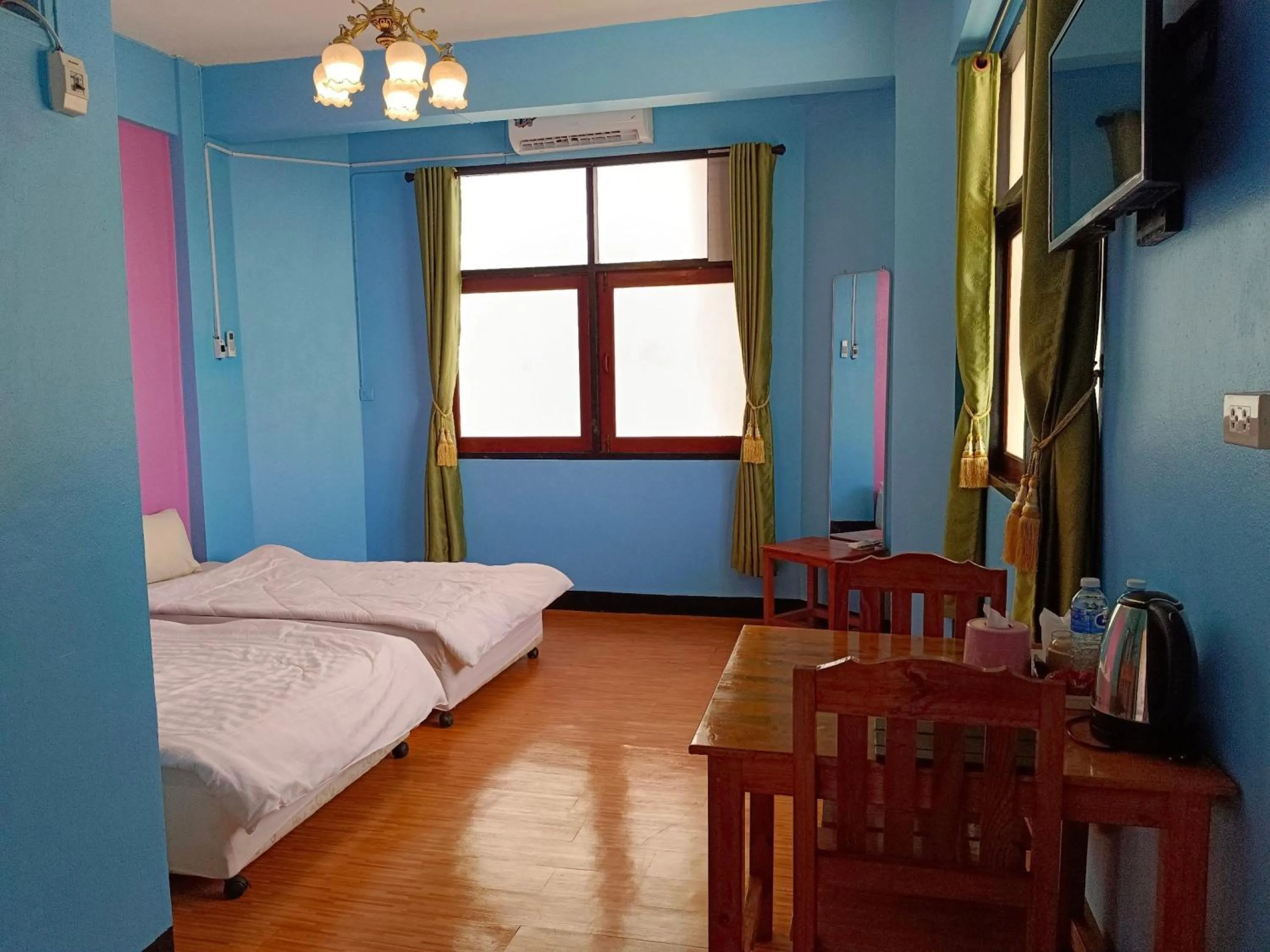 Bed in Royal Land Mae Klong Hotel