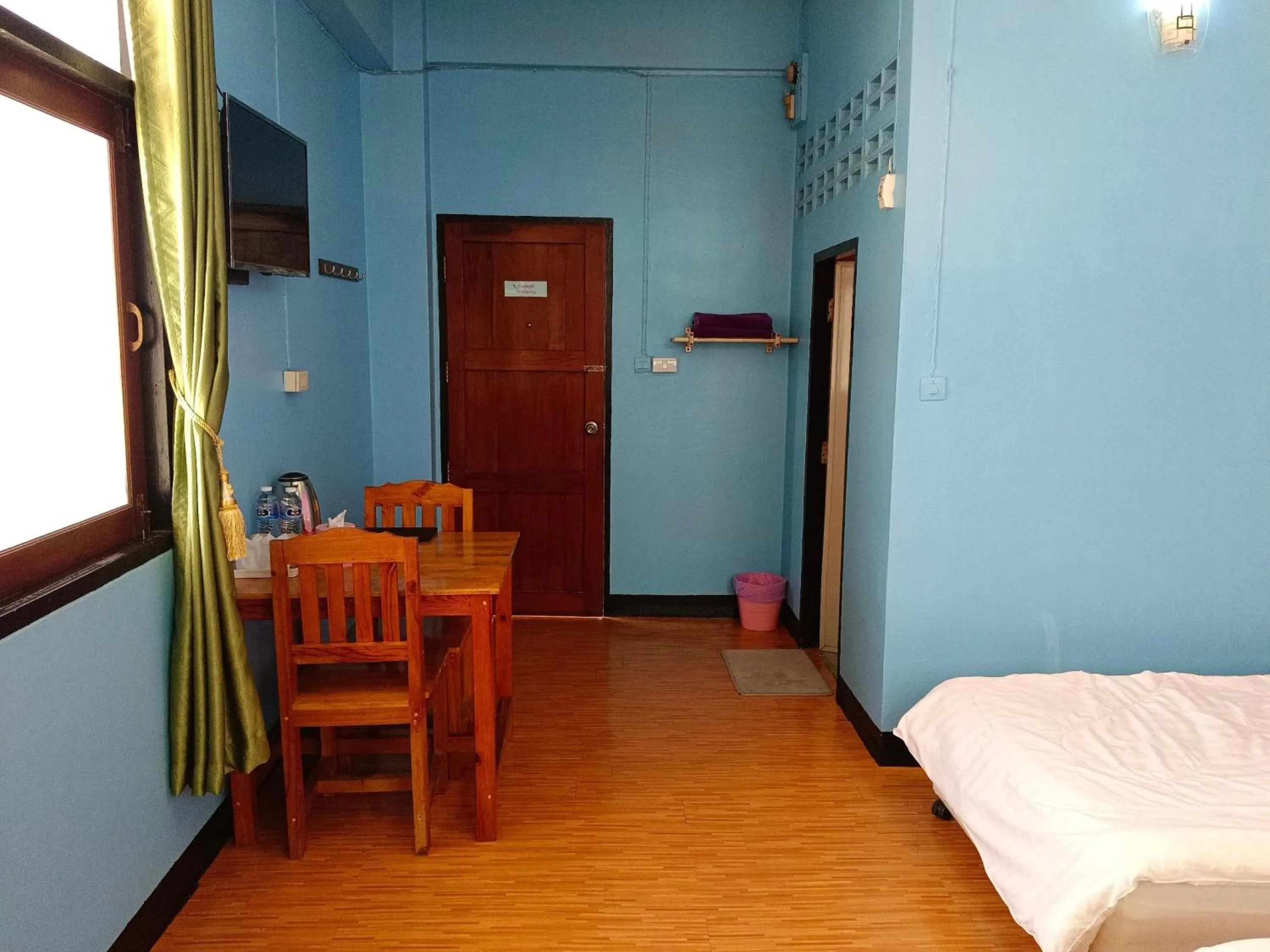 Seating area, Bed in Royal Land Mae Klong Hotel
