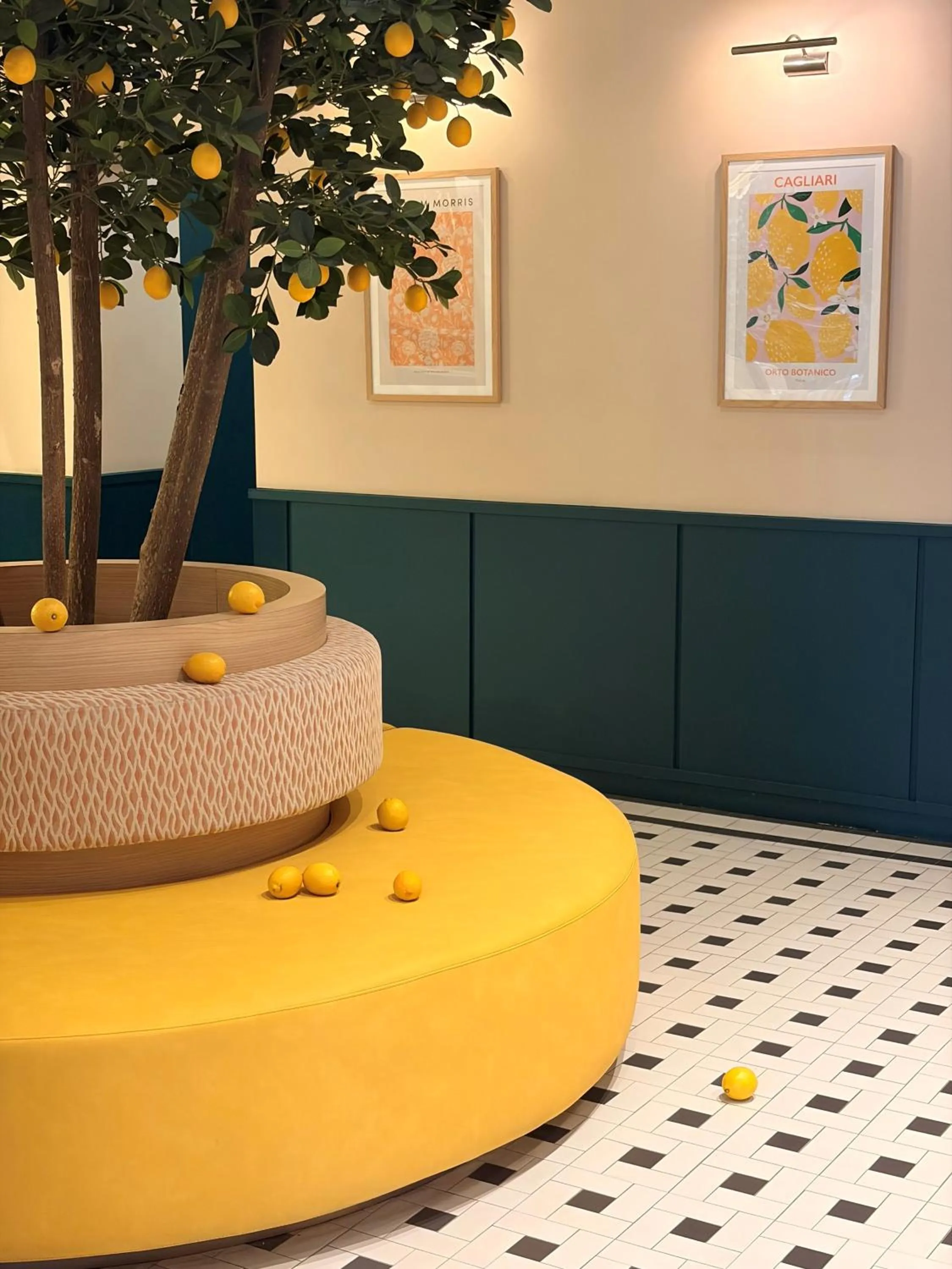 Property building in Hôtel De Londres