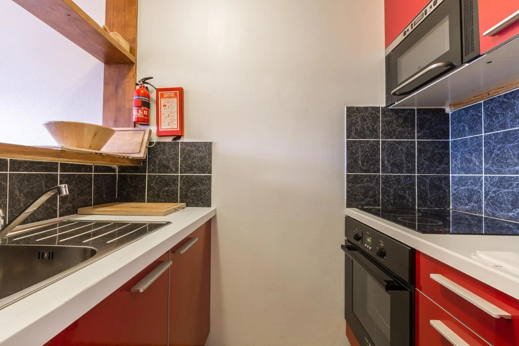 Kitchen or kitchenette in Apartment Chamois Blanc 6 - Chamonix Haven with great views