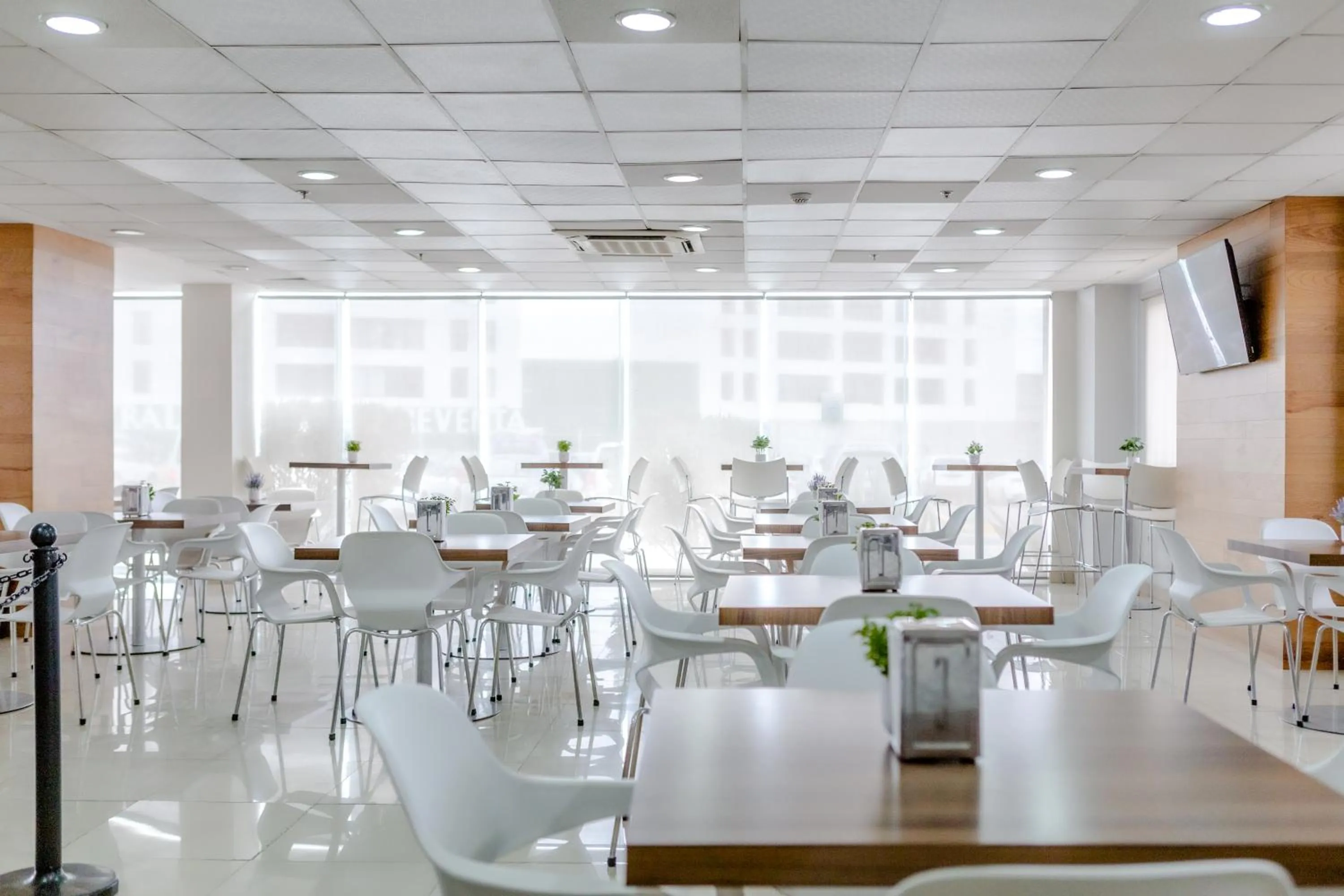 Restaurant/places to eat in Sleep Inn Tijuana