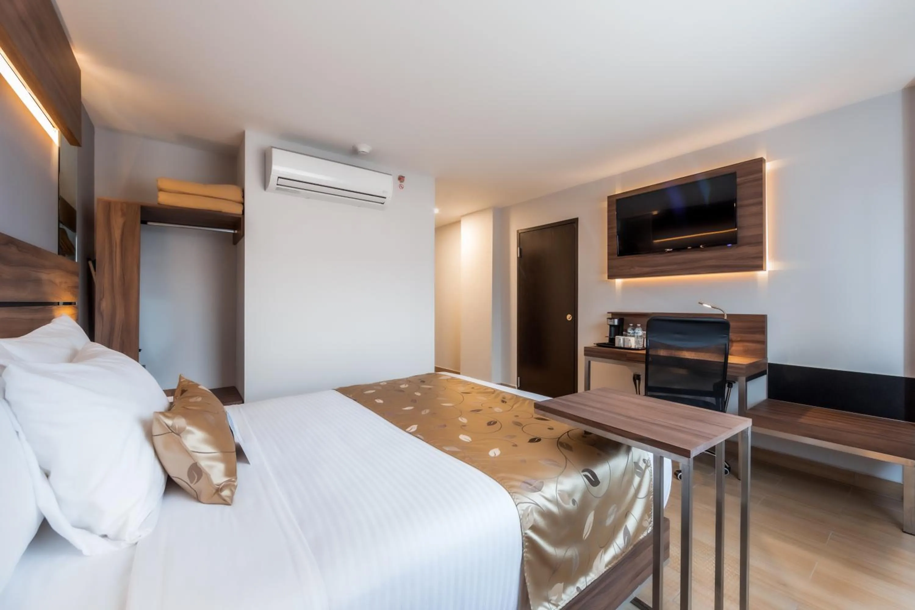 Photo of the whole room, Bed in Sleep Inn Tijuana