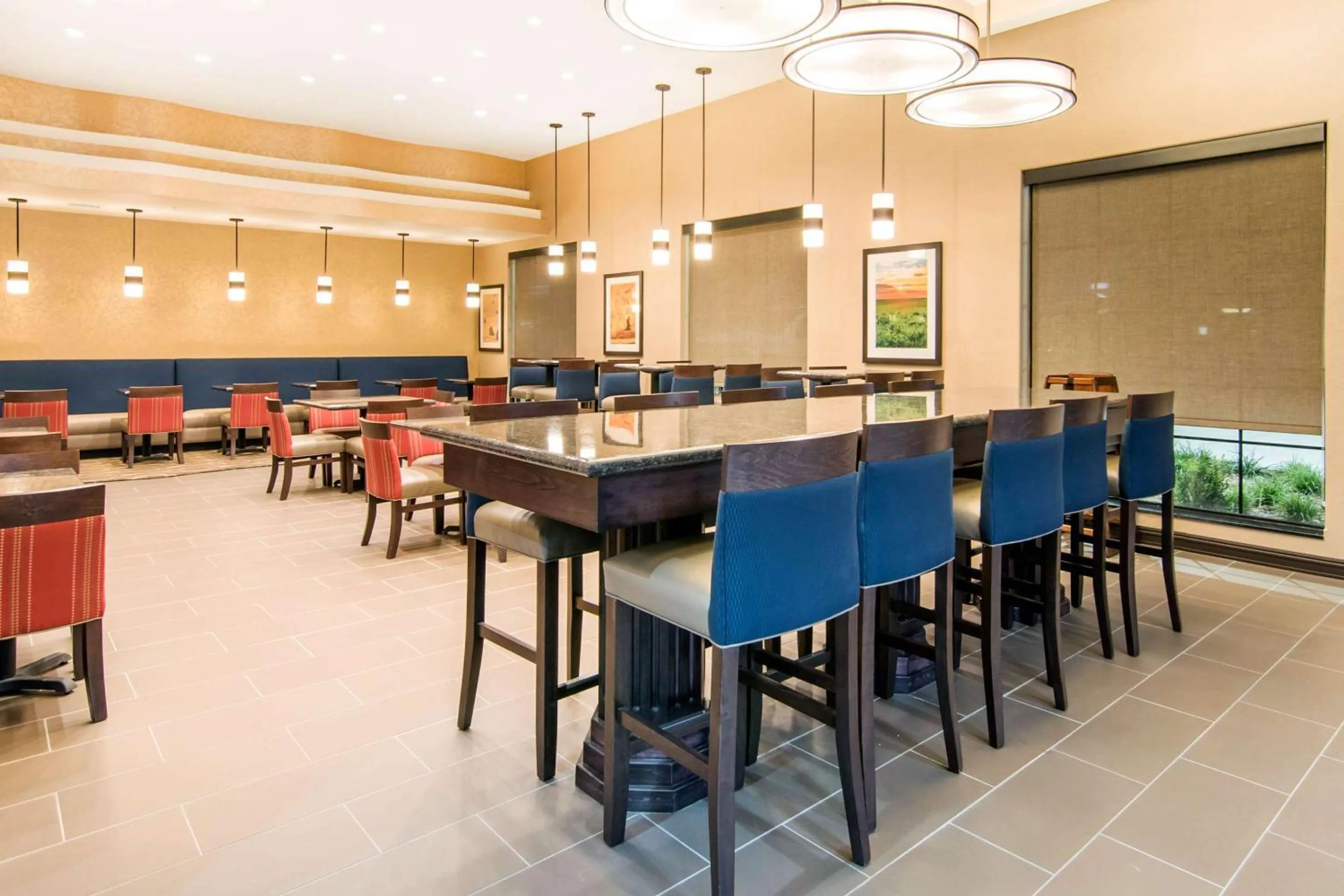 Breakfast in Comfort Inn & Suites - Independence