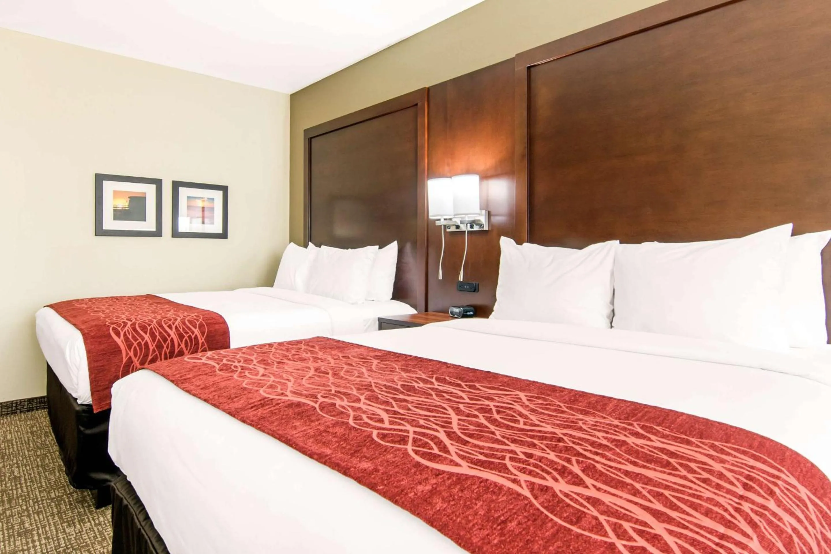Bedroom, Bed in Comfort Inn & Suites - Independence