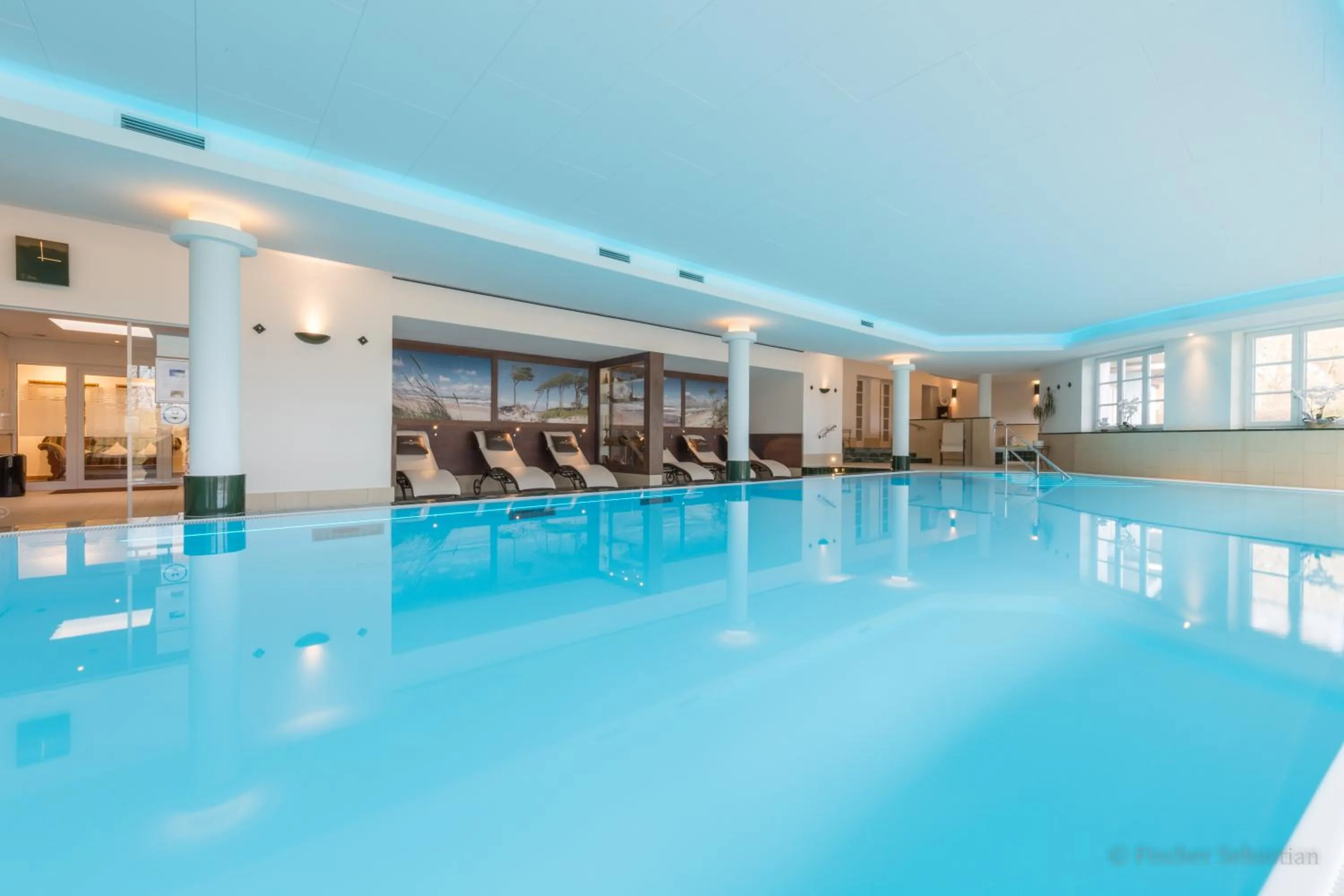 Swimming pool in Romantik Hotel Fischerwiege