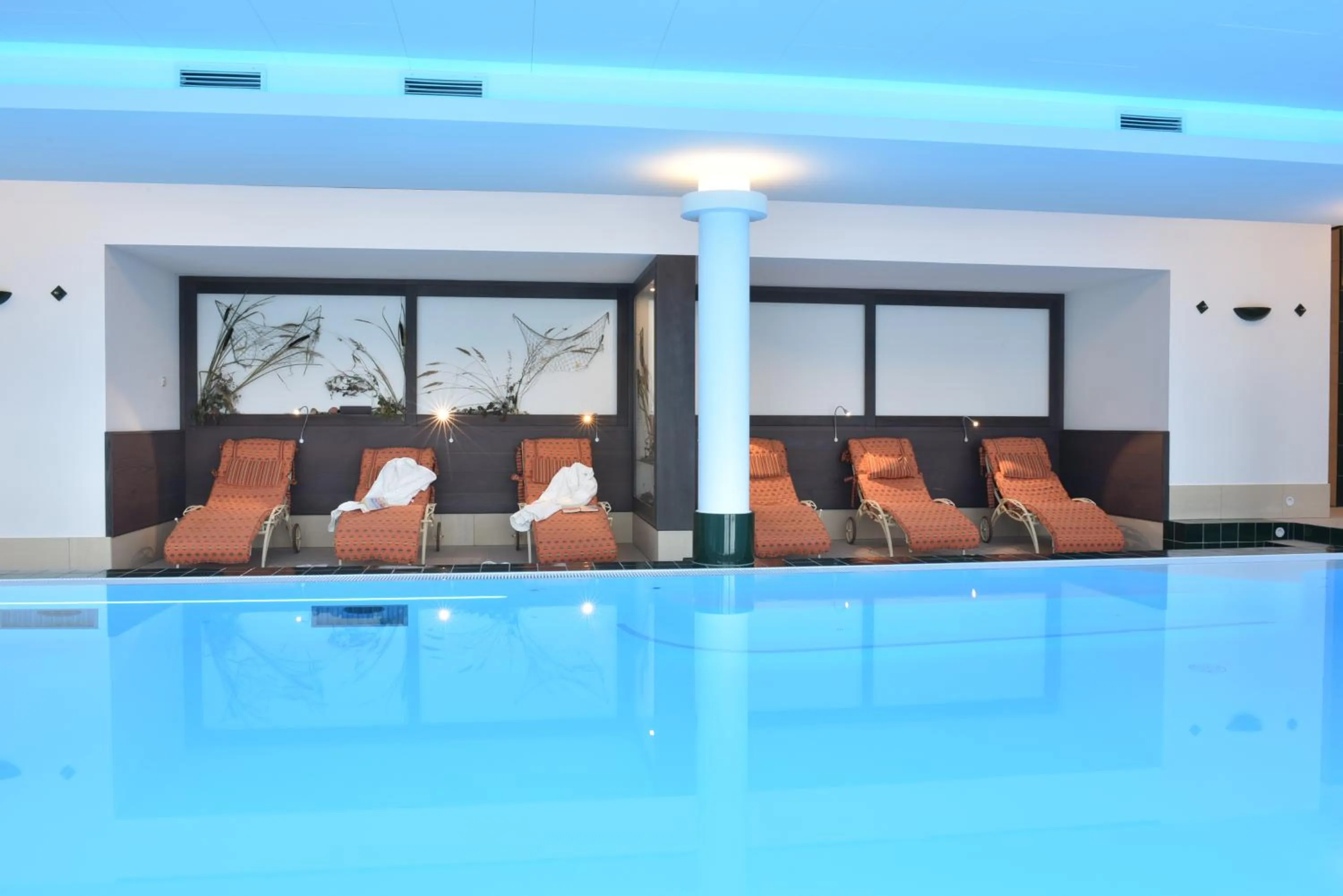 Swimming pool in Romantik Hotel Fischerwiege