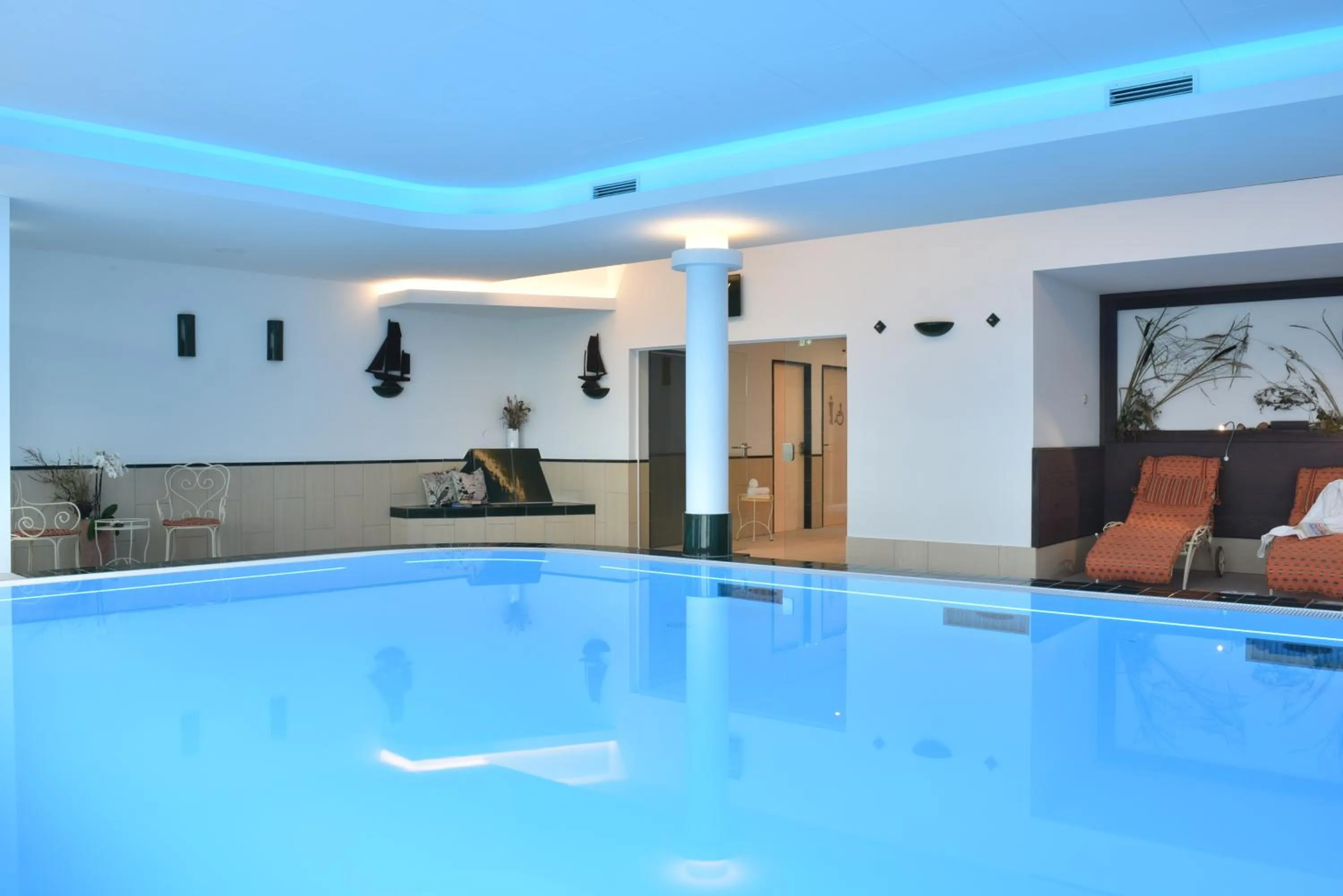 Swimming pool in Romantik Hotel Fischerwiege