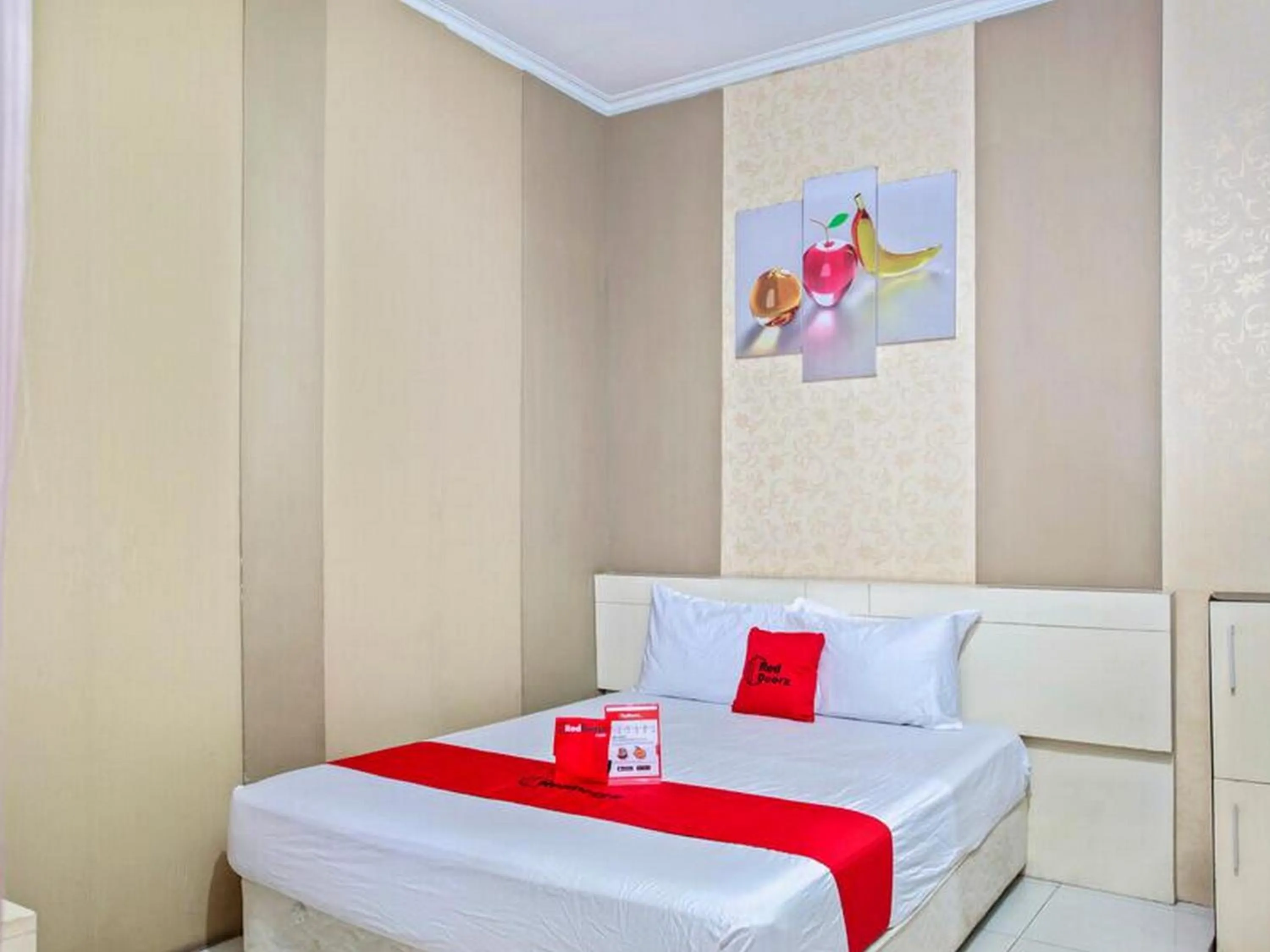 Double Room in RedDoorz near Adisucipto Airport 3