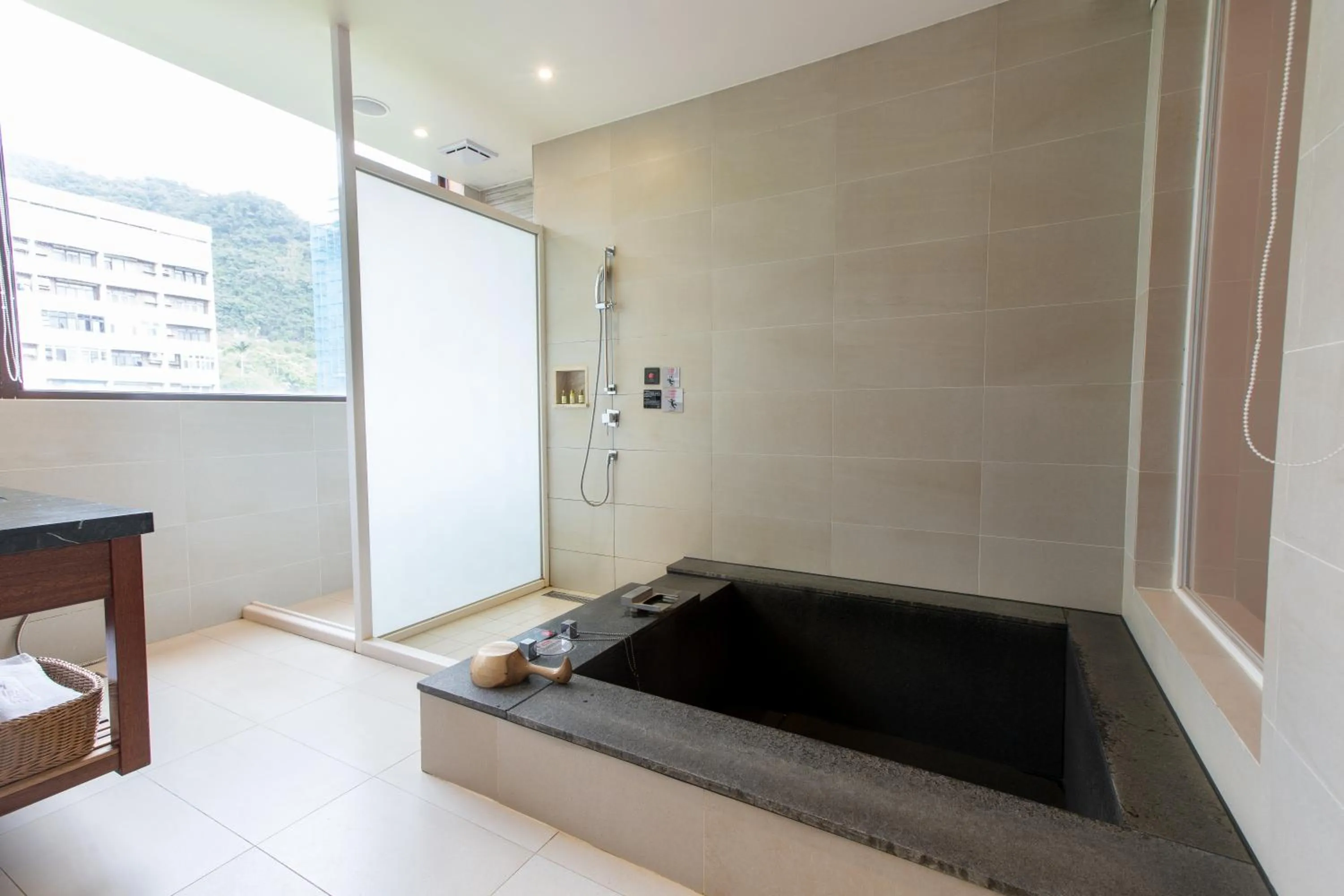 Bathroom, Bed in Hsing Fu Hot Spring Hotel