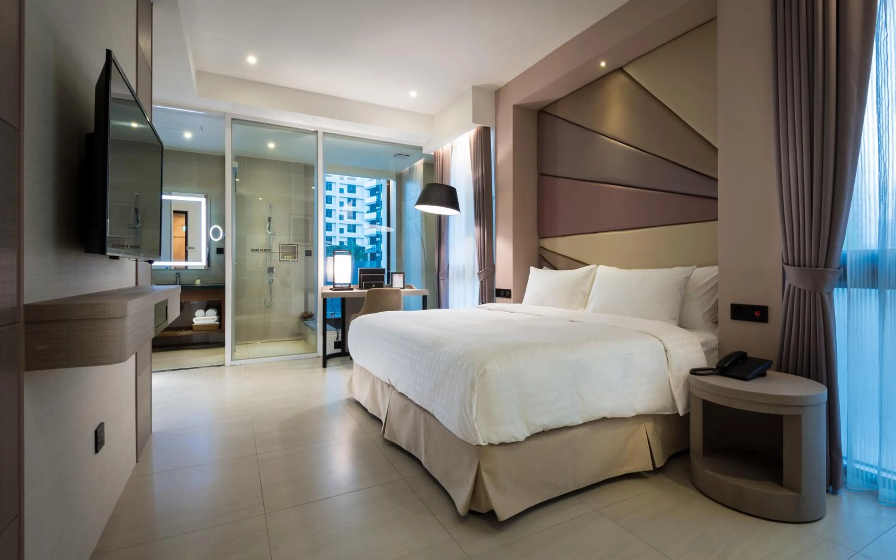 Photo of the whole room, Bed in Hsing Fu Hot Spring Hotel