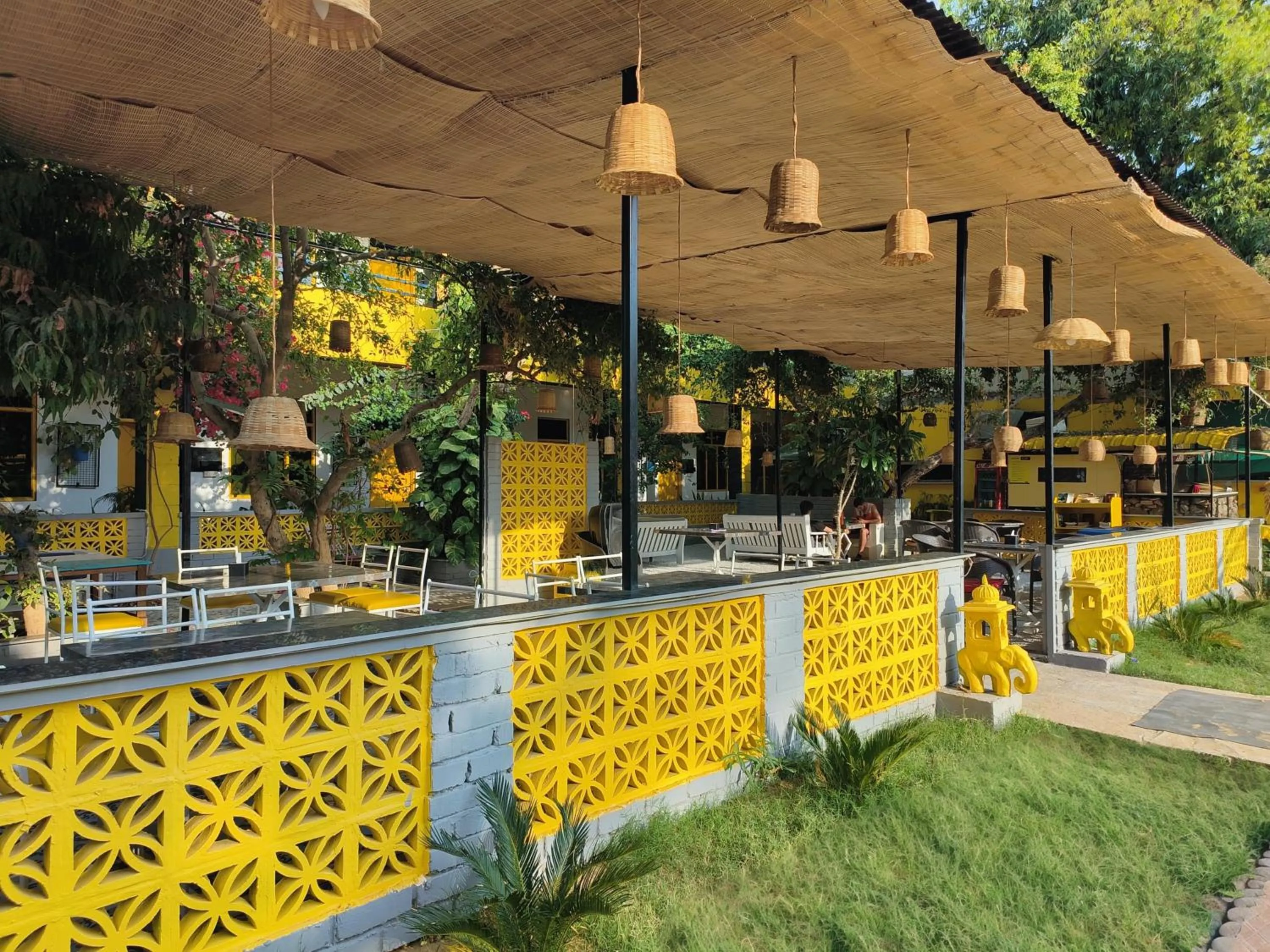 Restaurant/places to eat in Elephant Pushkar