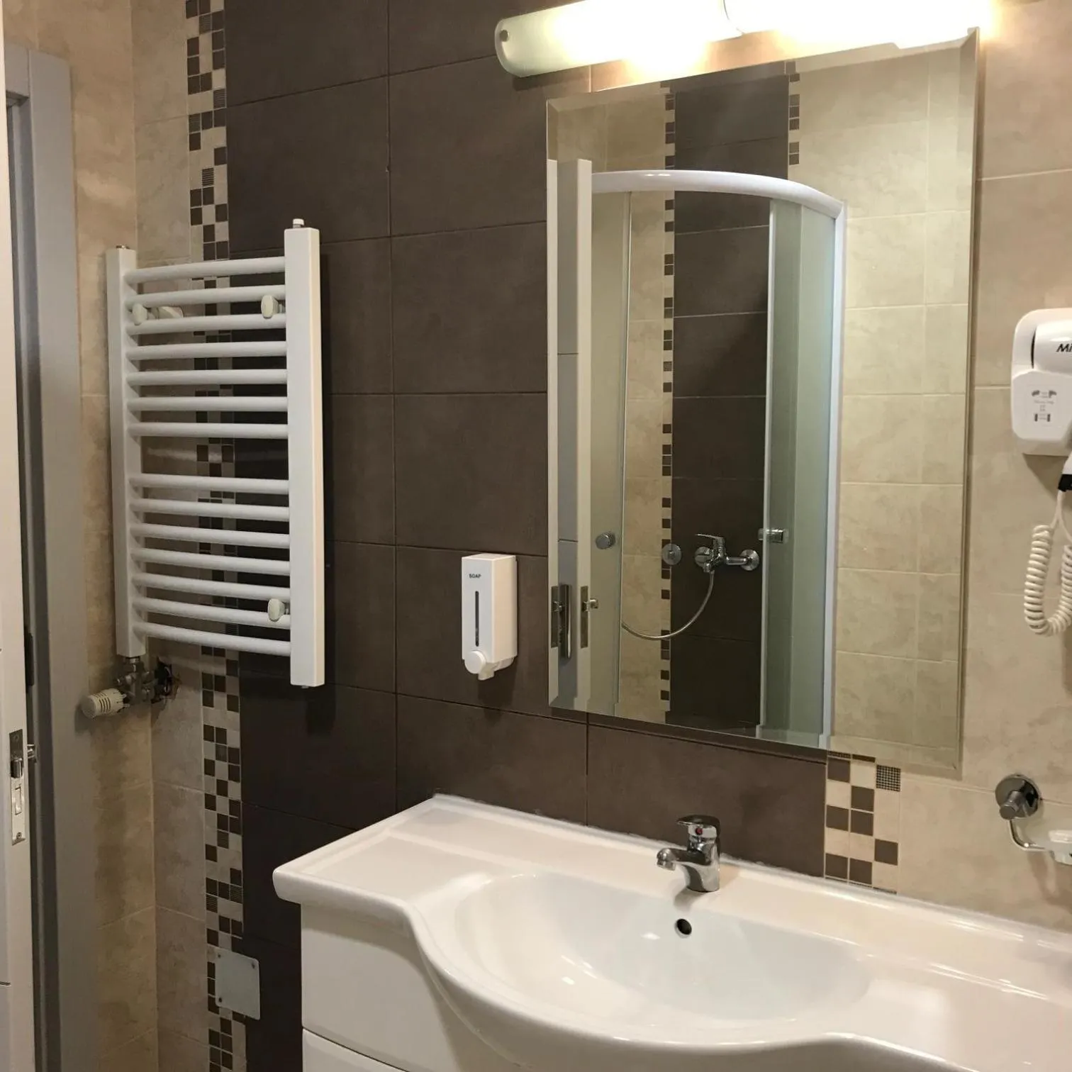 Shower in Garni Hotel Nevski