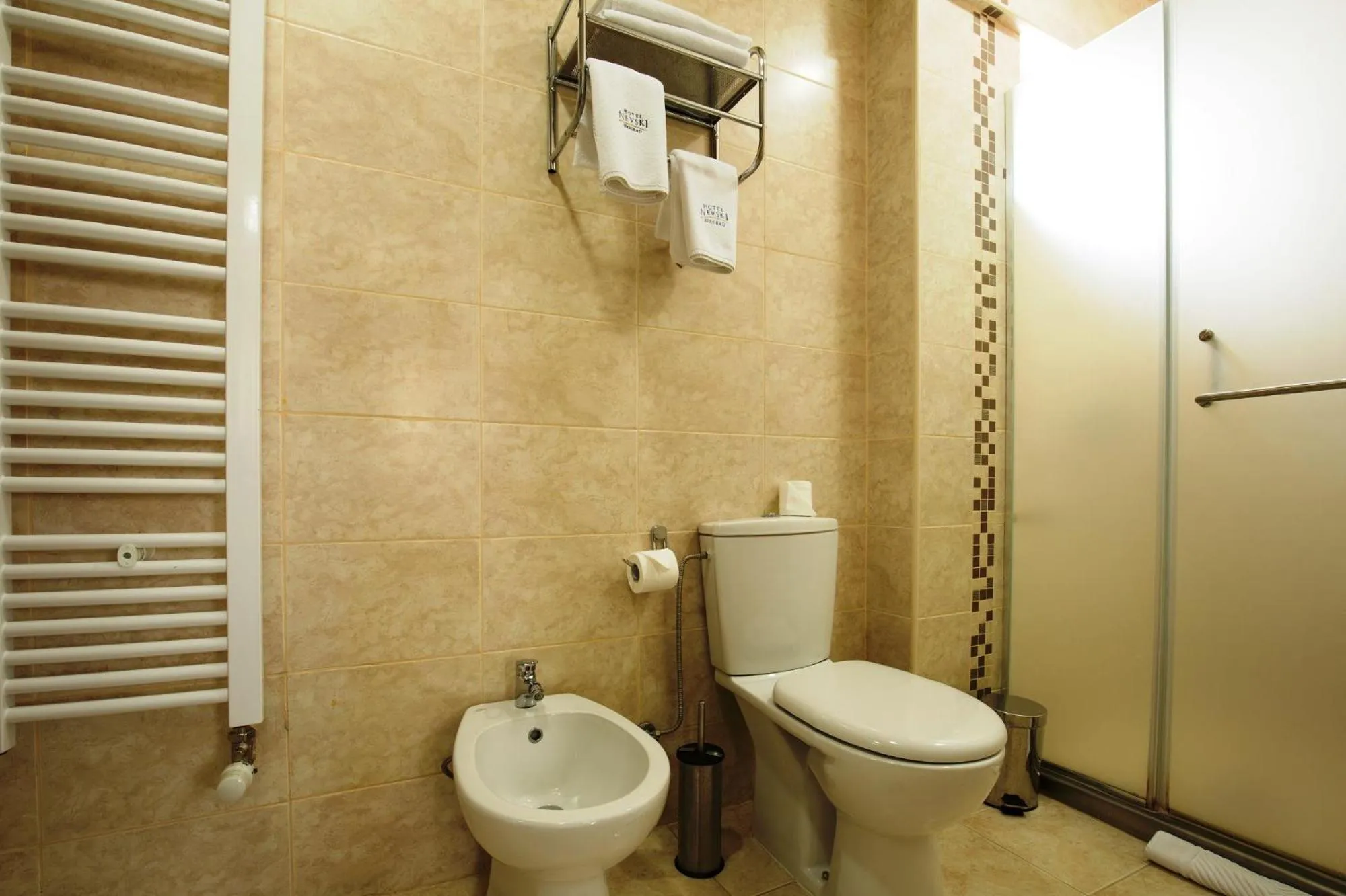 Shower in Garni Hotel Nevski