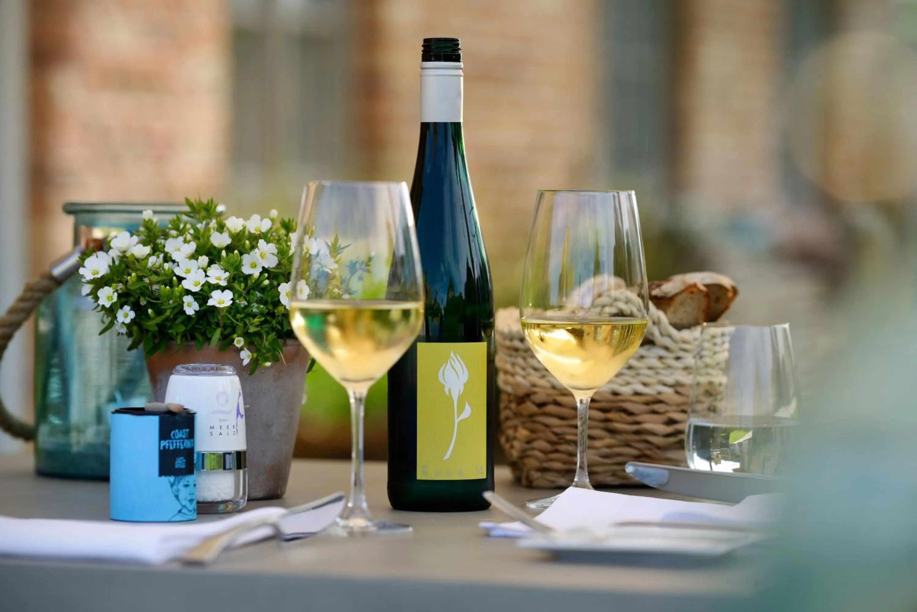 Restaurant/places to eat in Hotel Duene