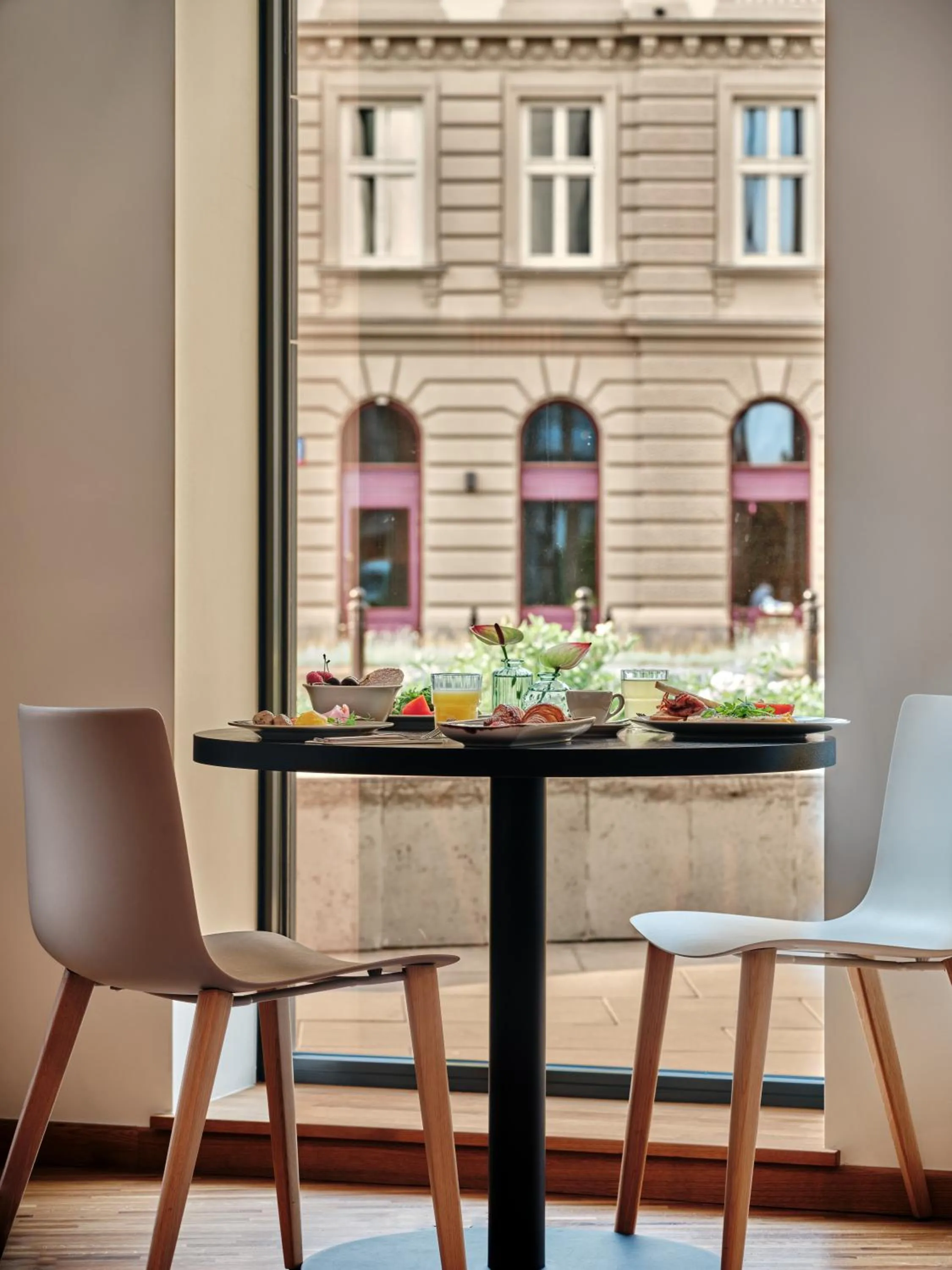 Restaurant/places to eat in Holiday Inn - Warsaw City Centre by IHG