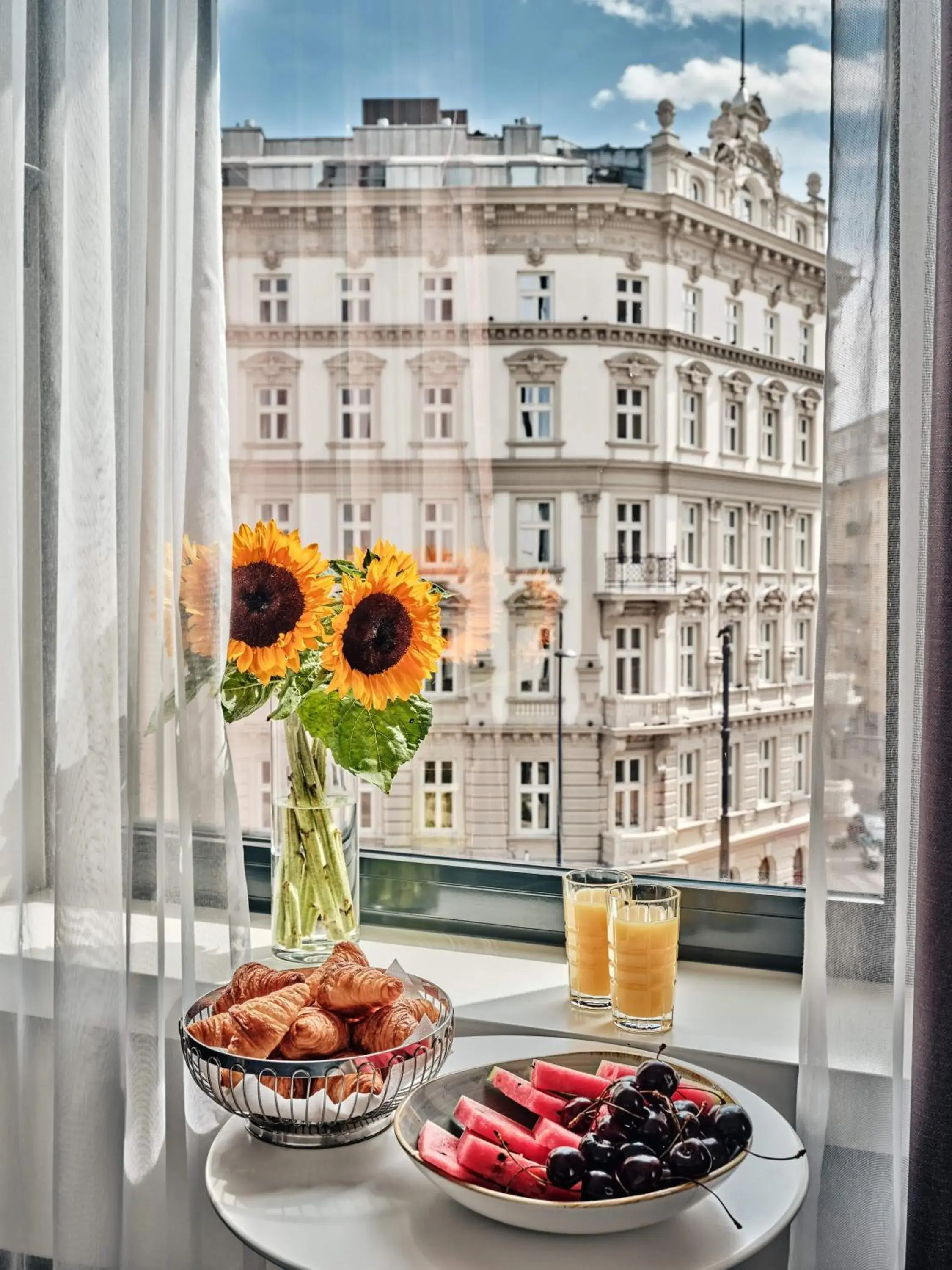 King Suite with Sofa Bed in Holiday Inn - Warsaw City Centre by IHG King Suite with Sofa Bed in Holiday Inn - Warsaw City Centre by IHG