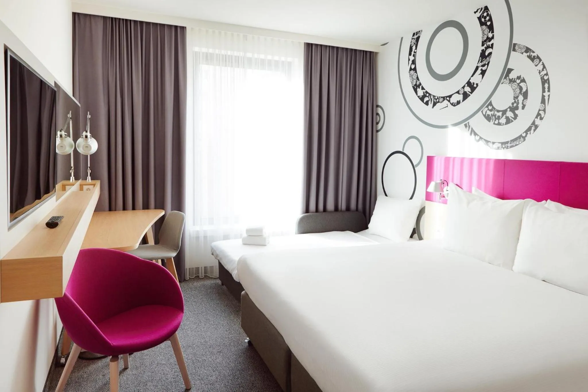 Photo of the whole room, Bed in Holiday Inn - Warsaw City Centre by IHG