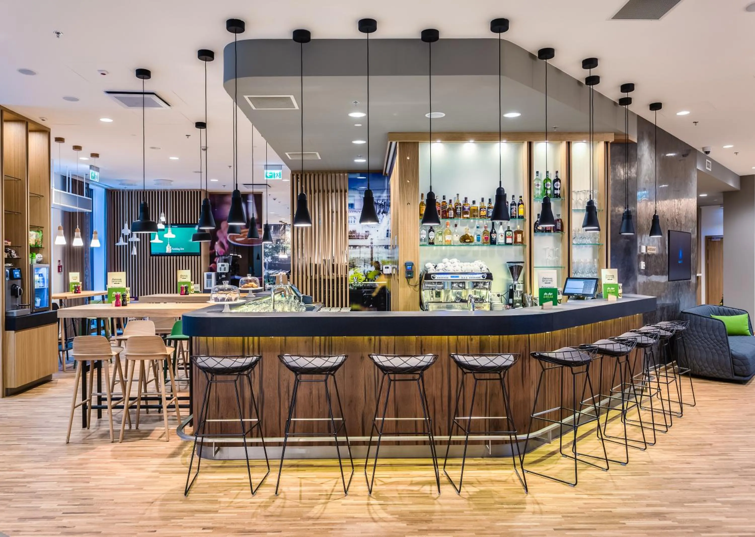 Lounge or bar in Holiday Inn - Warsaw City Centre by IHG