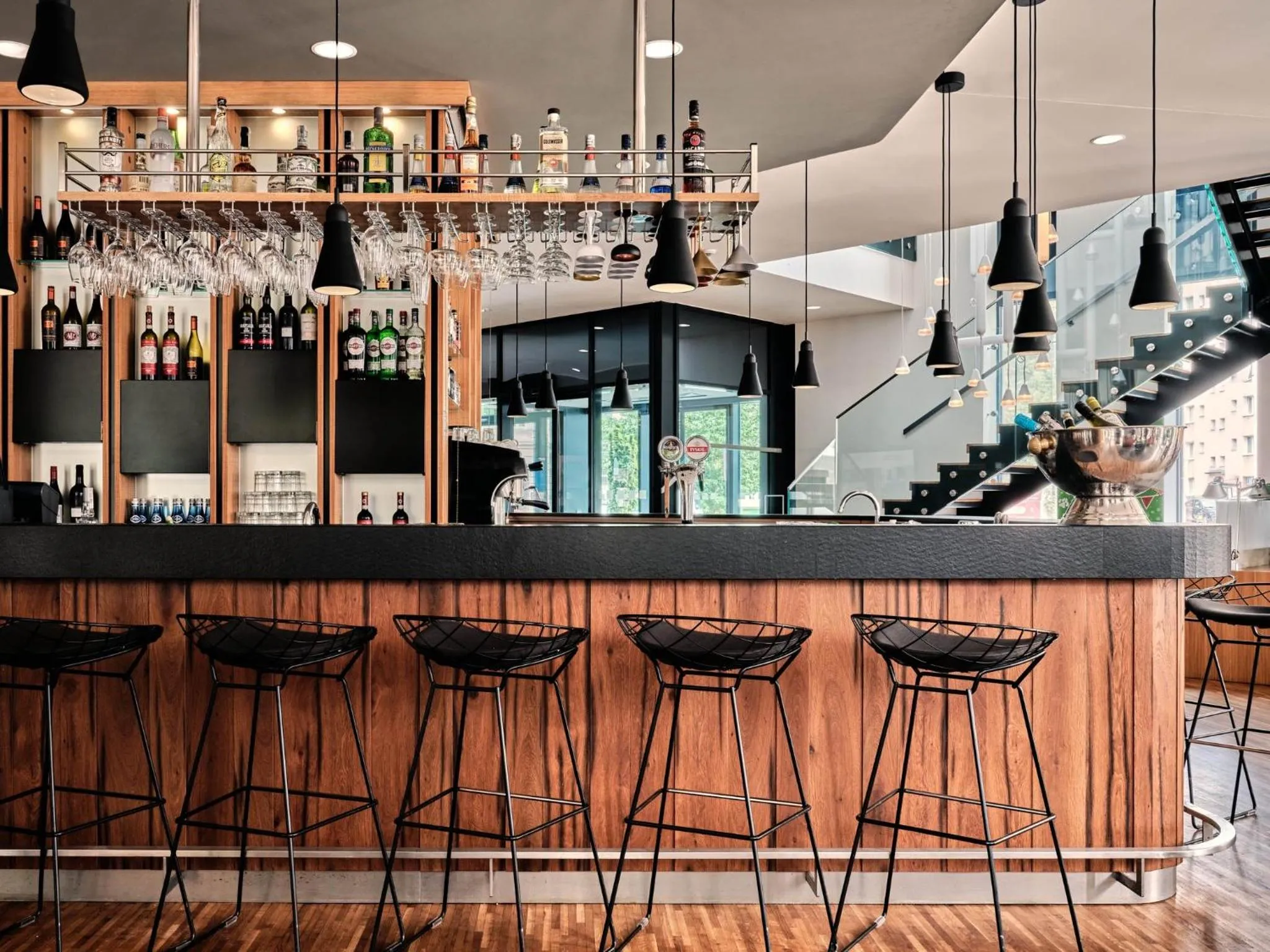 Lounge or bar in Holiday Inn - Warsaw City Centre by IHG