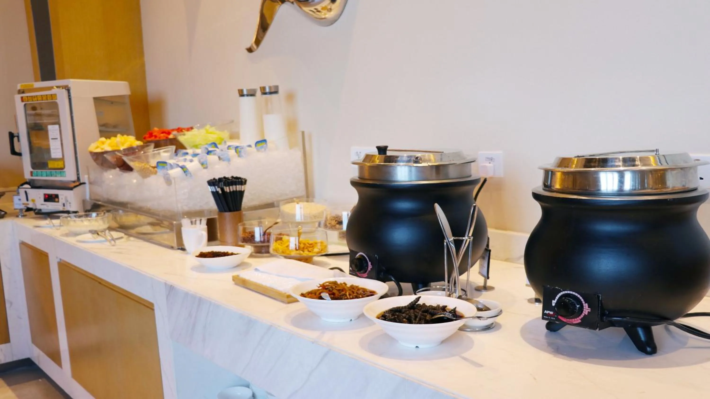 Breakfast in Holiday Inn Express Suzhou Taihu Lake by IHG