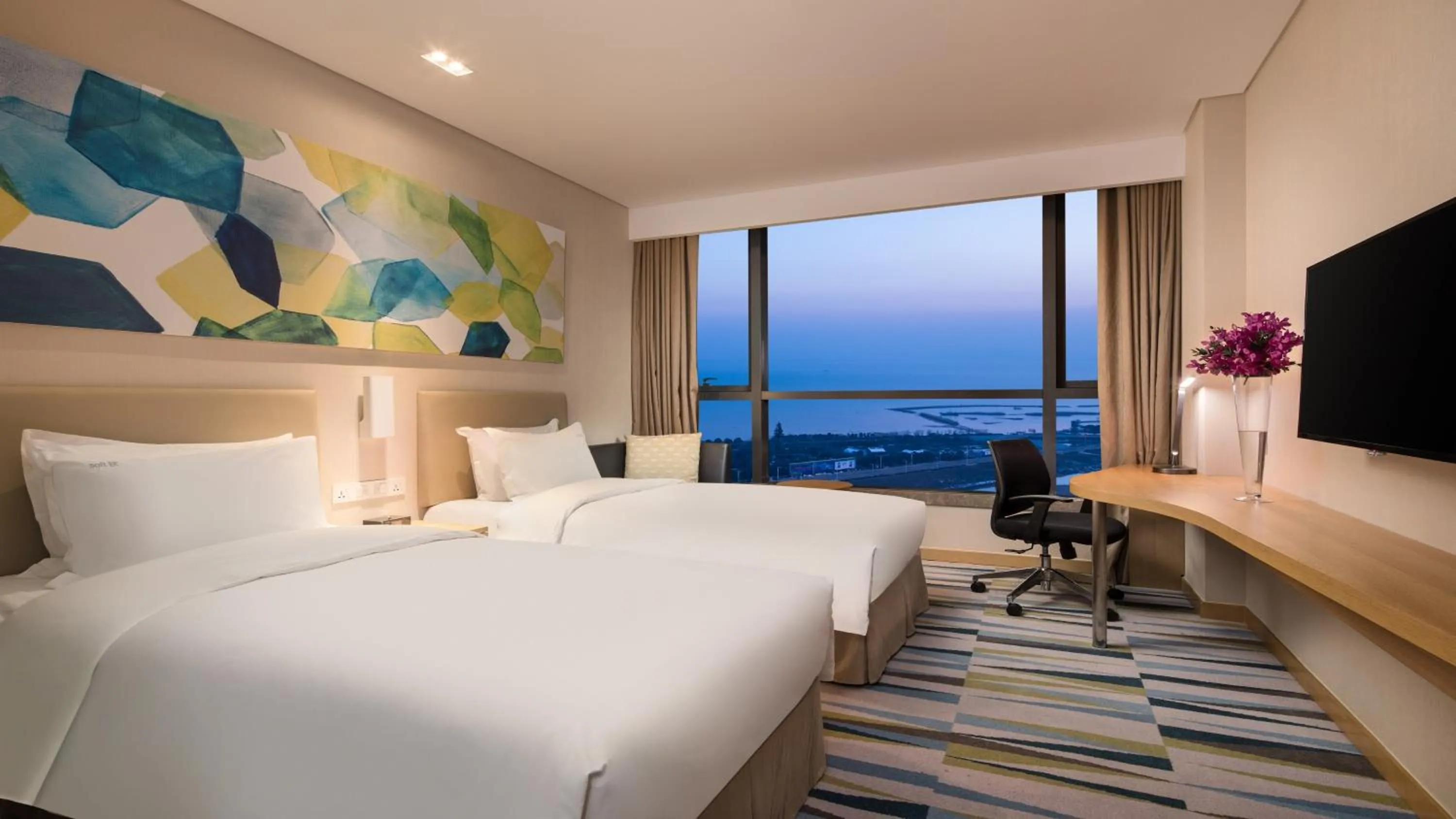 Photo of the whole room, Bed in Holiday Inn Express Suzhou Taihu Lake by IHG