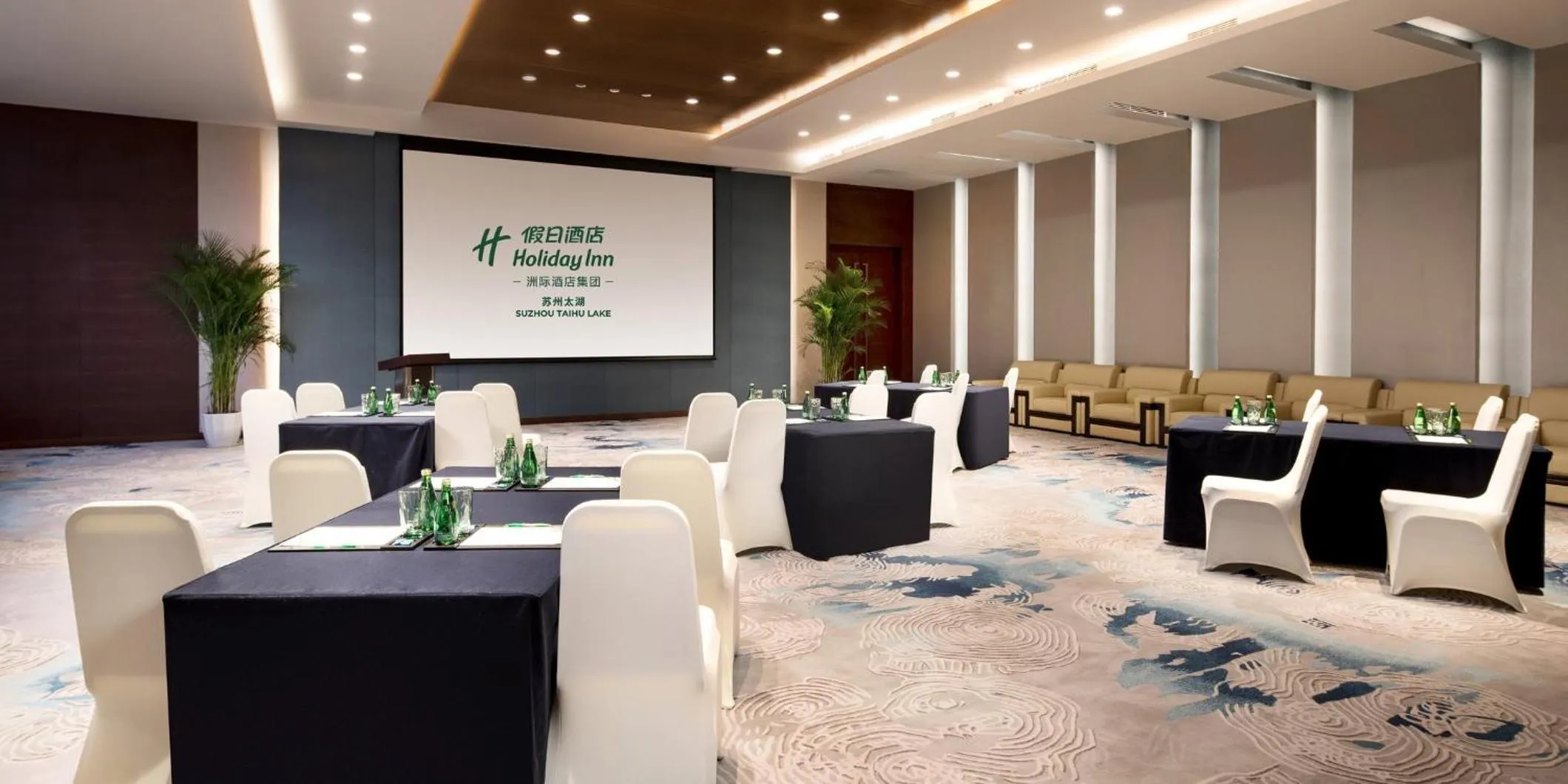 Meeting/conference room in Holiday Inn Suzhou Taihu Lake by IHG