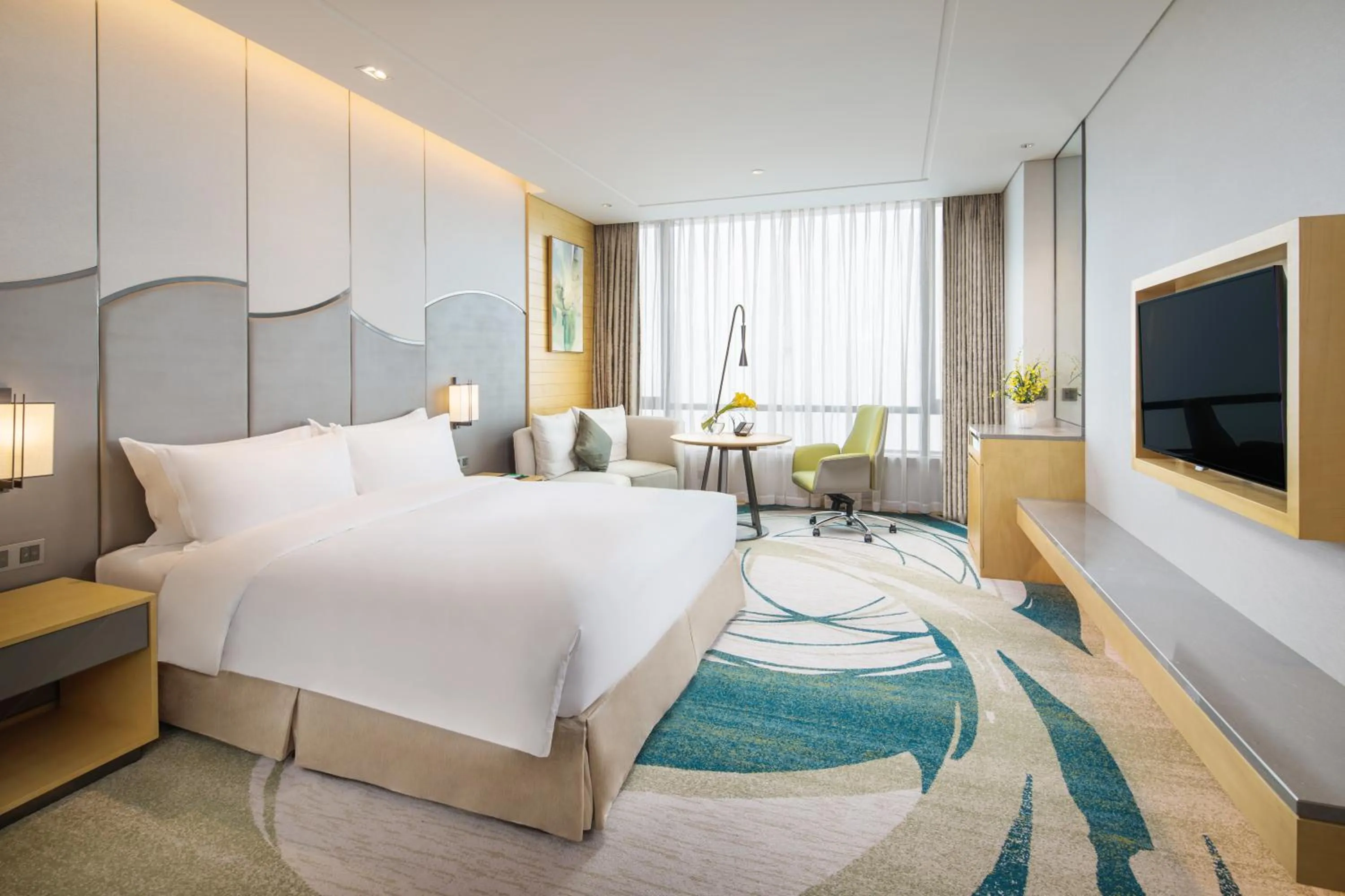 Photo of the whole room, Bed in Holiday Inn Suzhou Taihu Lake by IHG
