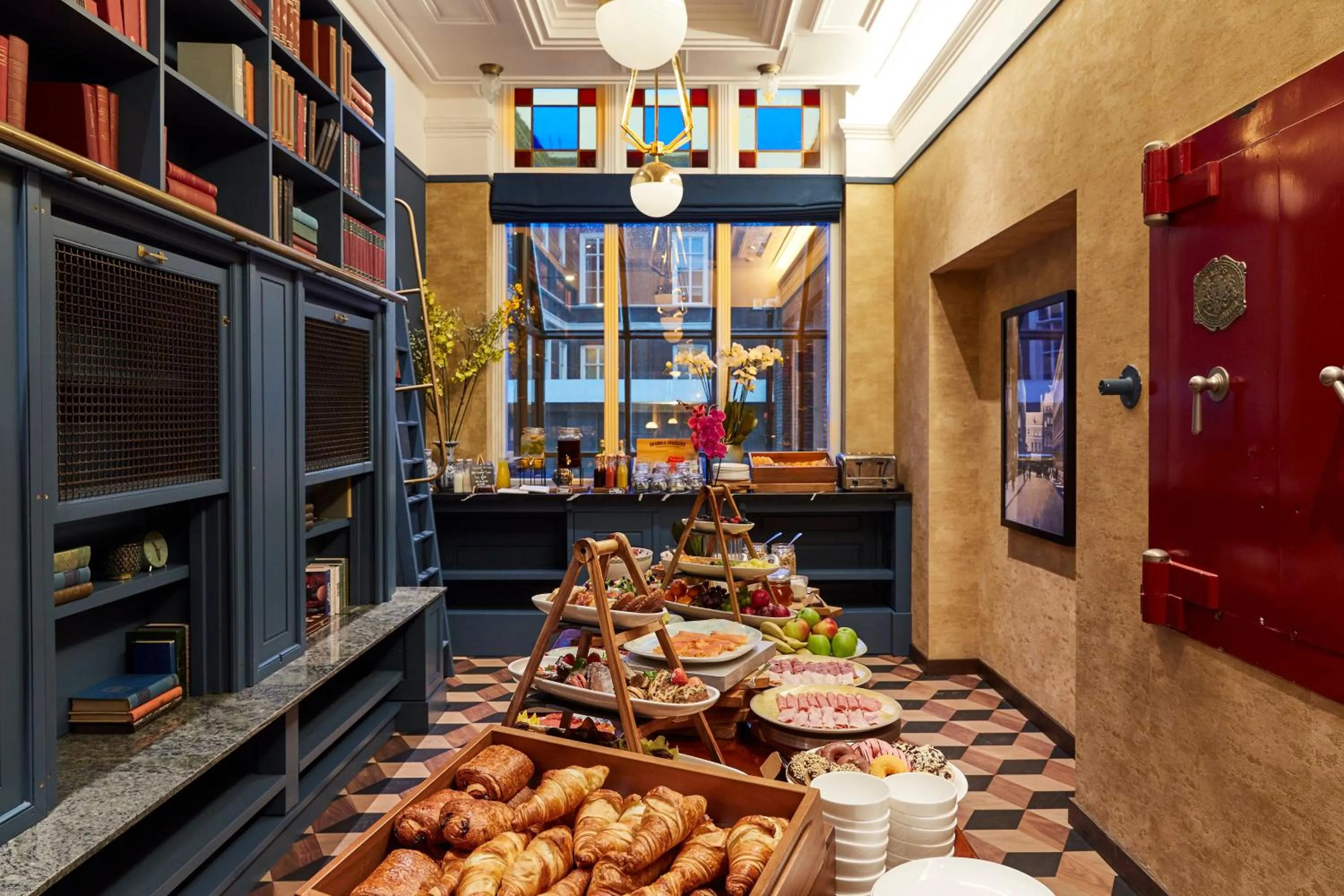 Food and drinks in Hotel Indigo The Hague - Palace Noordeinde by IHG