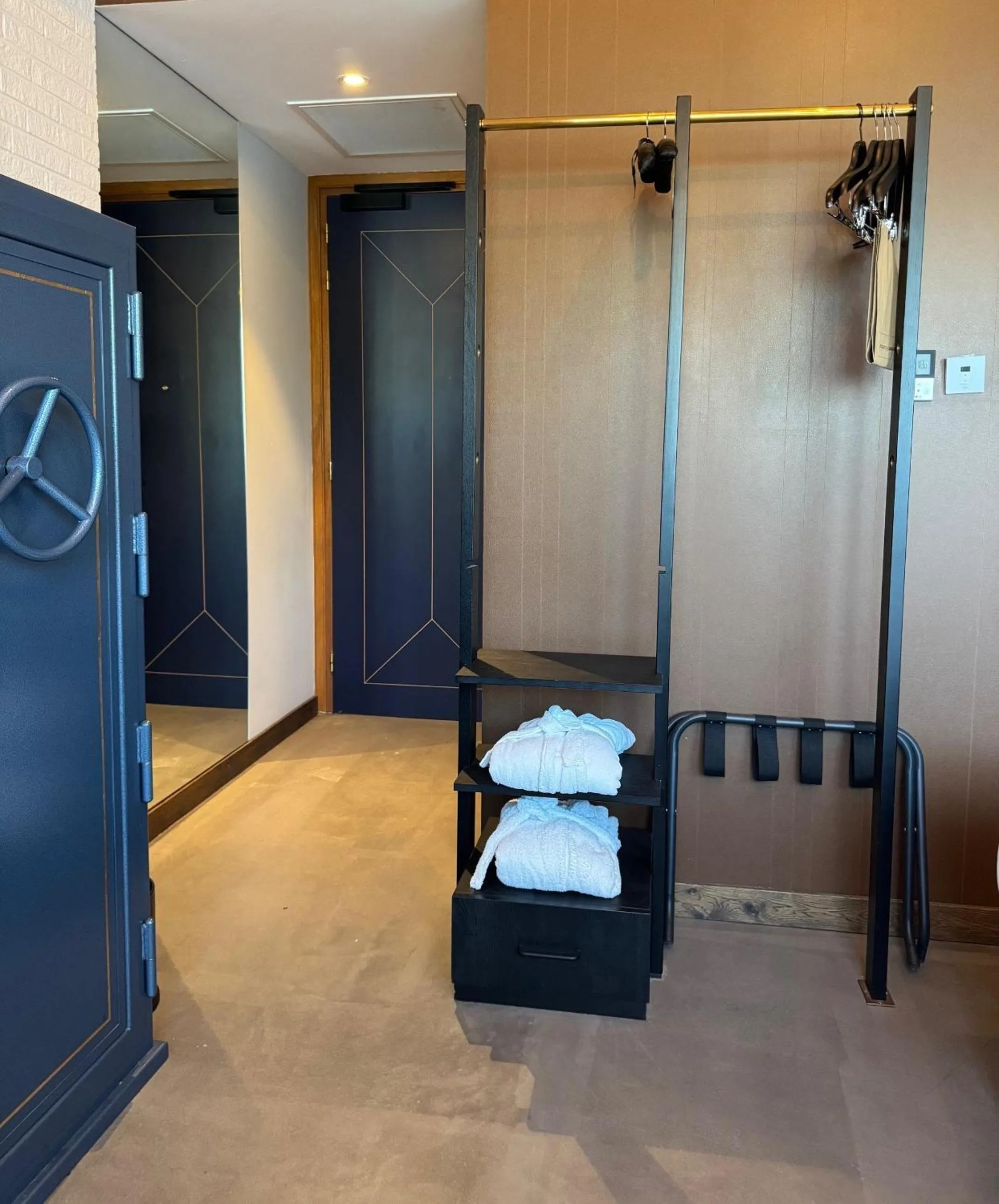 Bedroom in Hotel Indigo The Hague - Palace Noordeinde by IHG