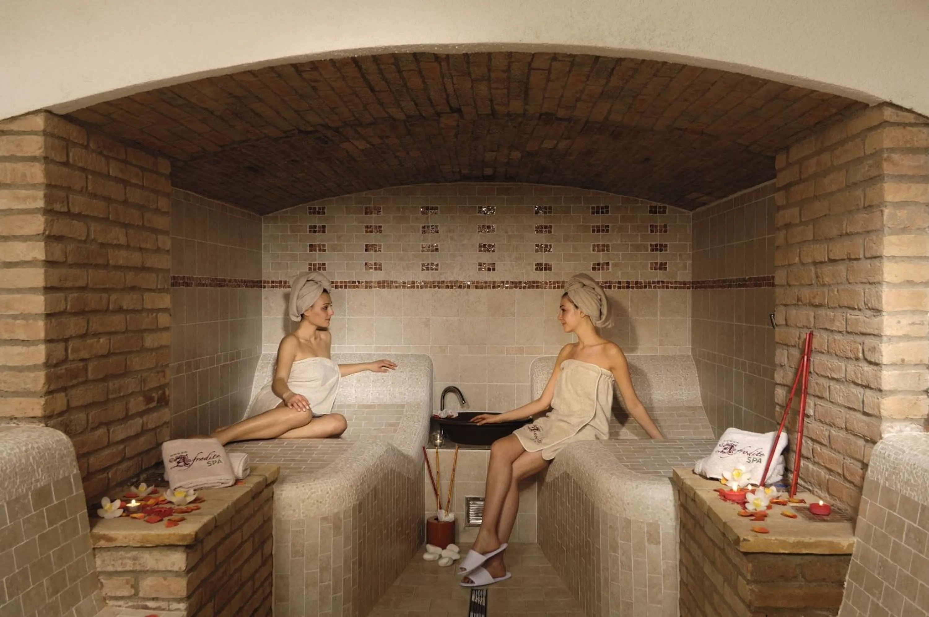 People in Hotel La Cartiera