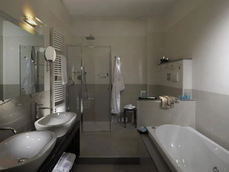 Shower in Hotel La Cartiera