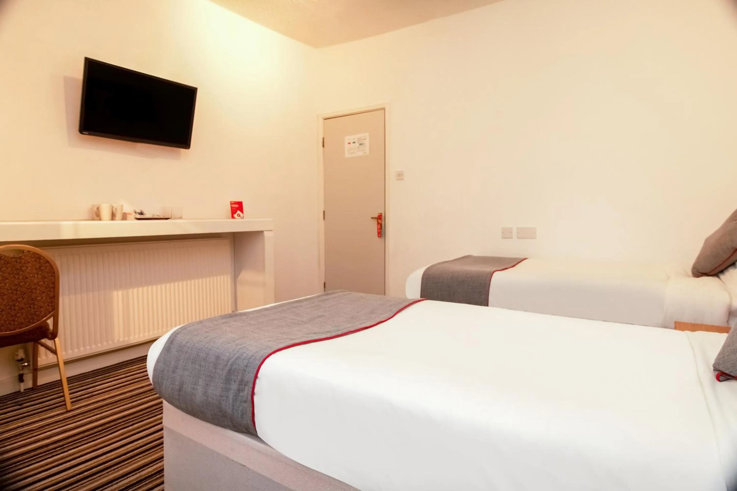 Bedroom, Bed in Cardiff Central Hotel By Belvilla