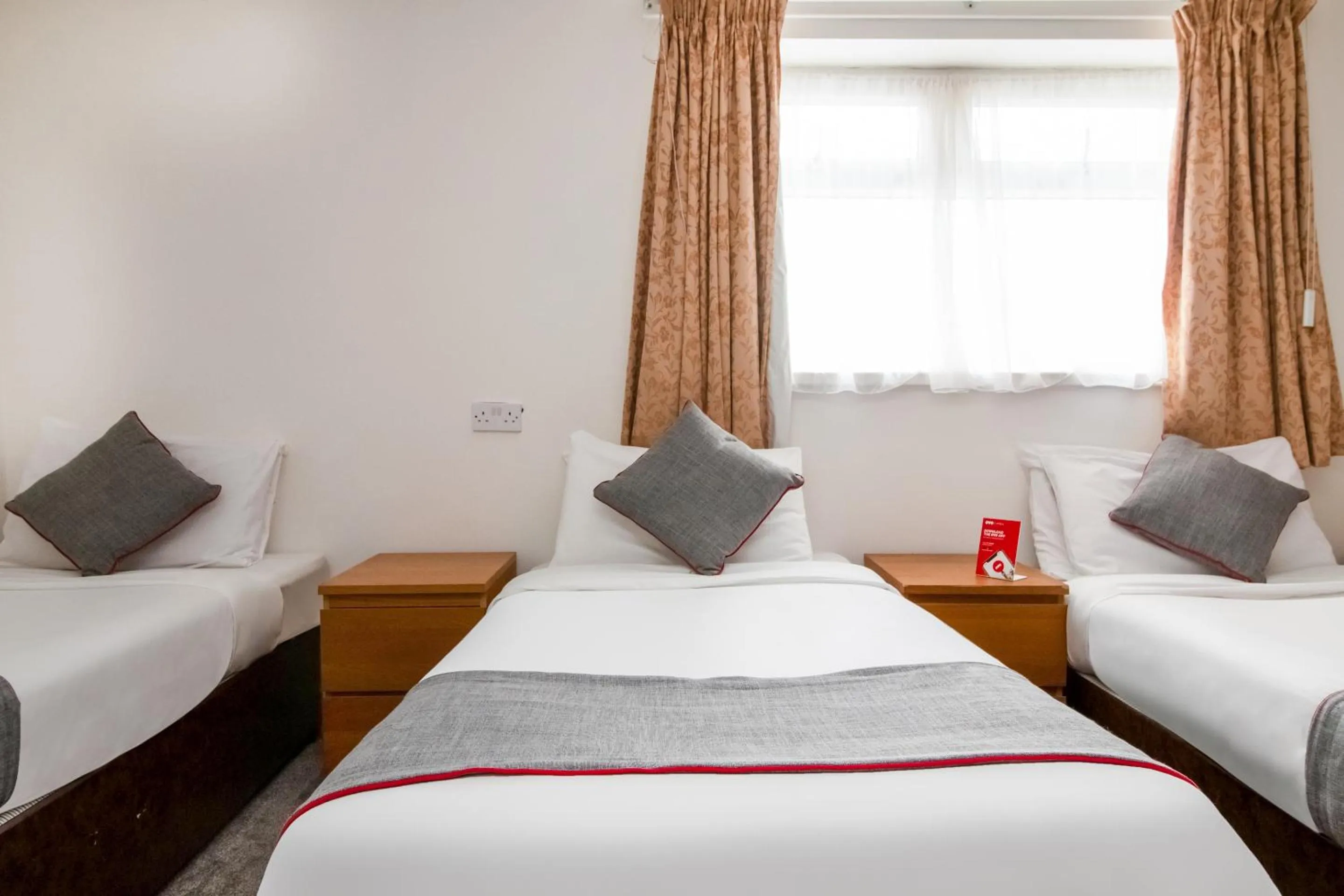 Bedroom, Bed in Cardiff Central Hotel By Belvilla
