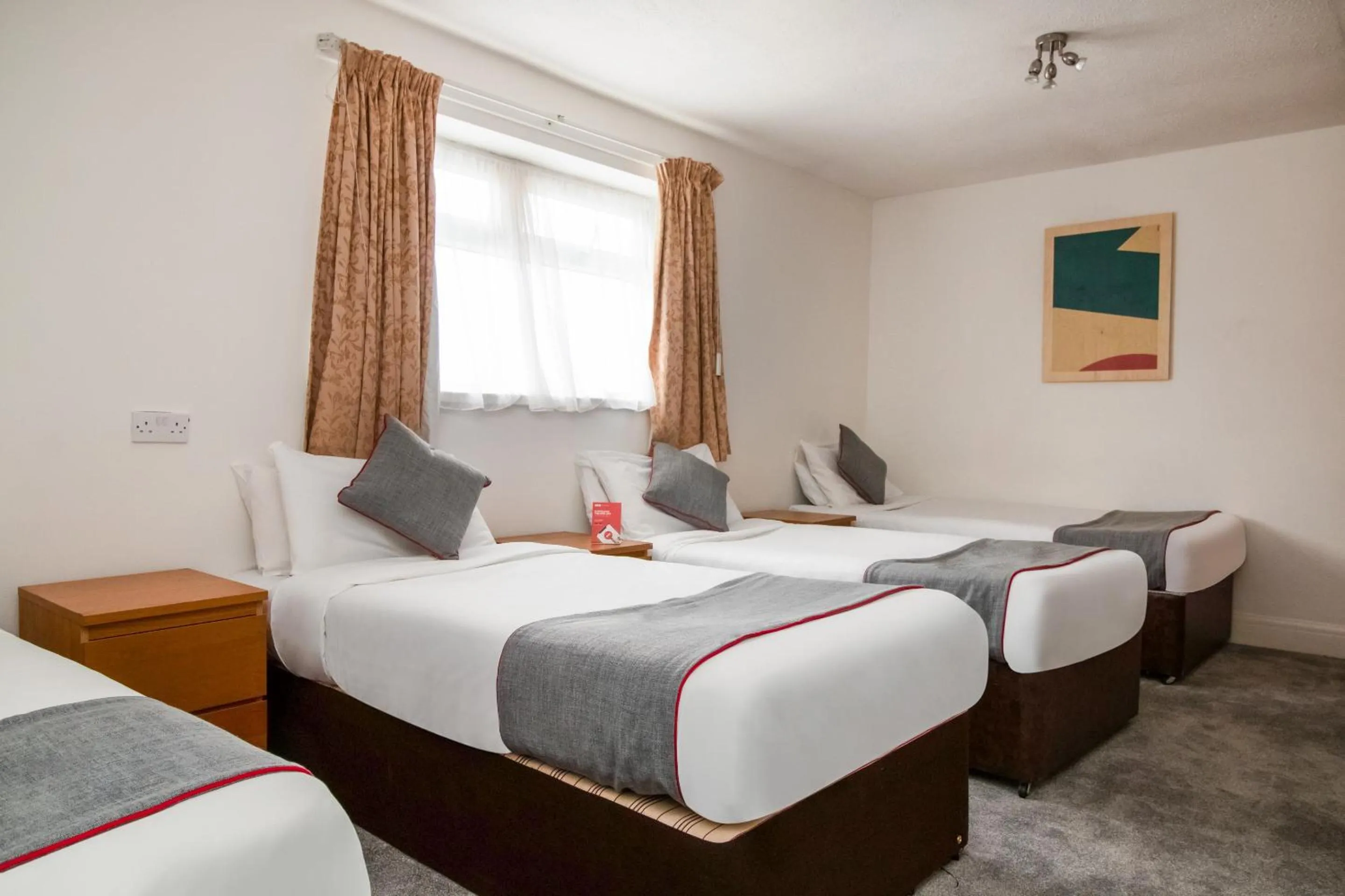 Bedroom, Bed in Cardiff Central Hotel By Belvilla