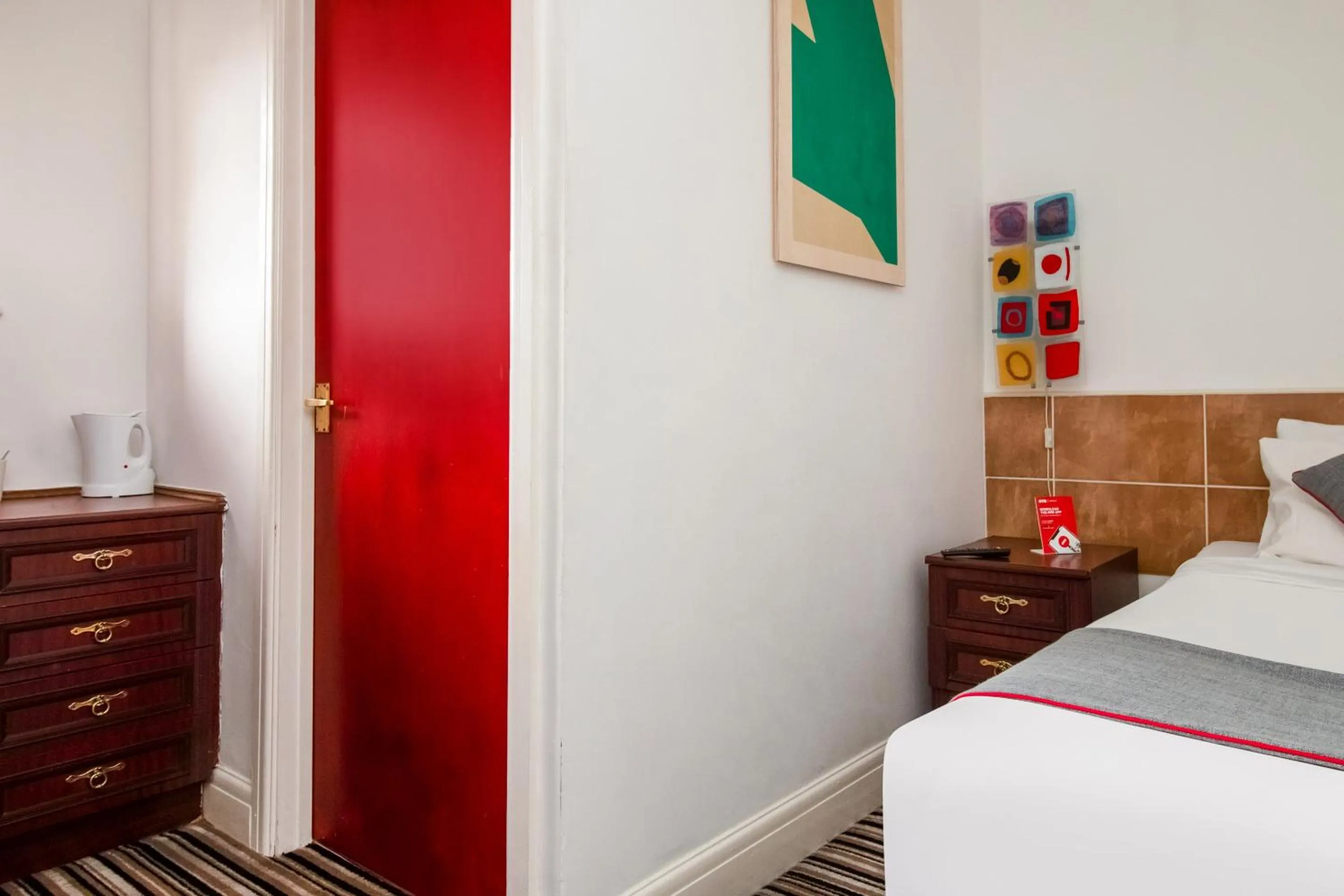 Bedroom, Bed in Cardiff Central Hotel By Belvilla