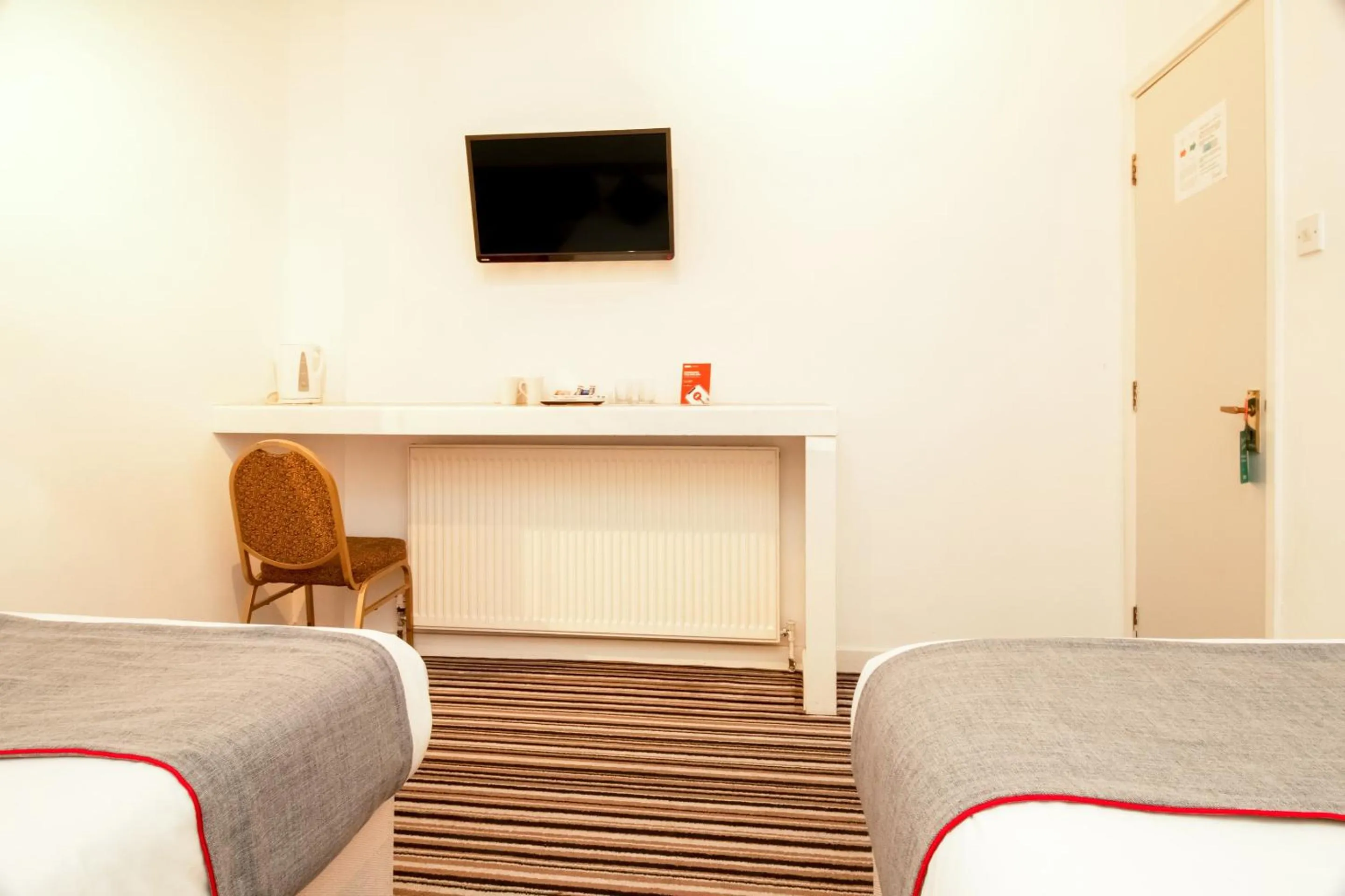 Bedroom, Bed in Cardiff Central Hotel By Belvilla