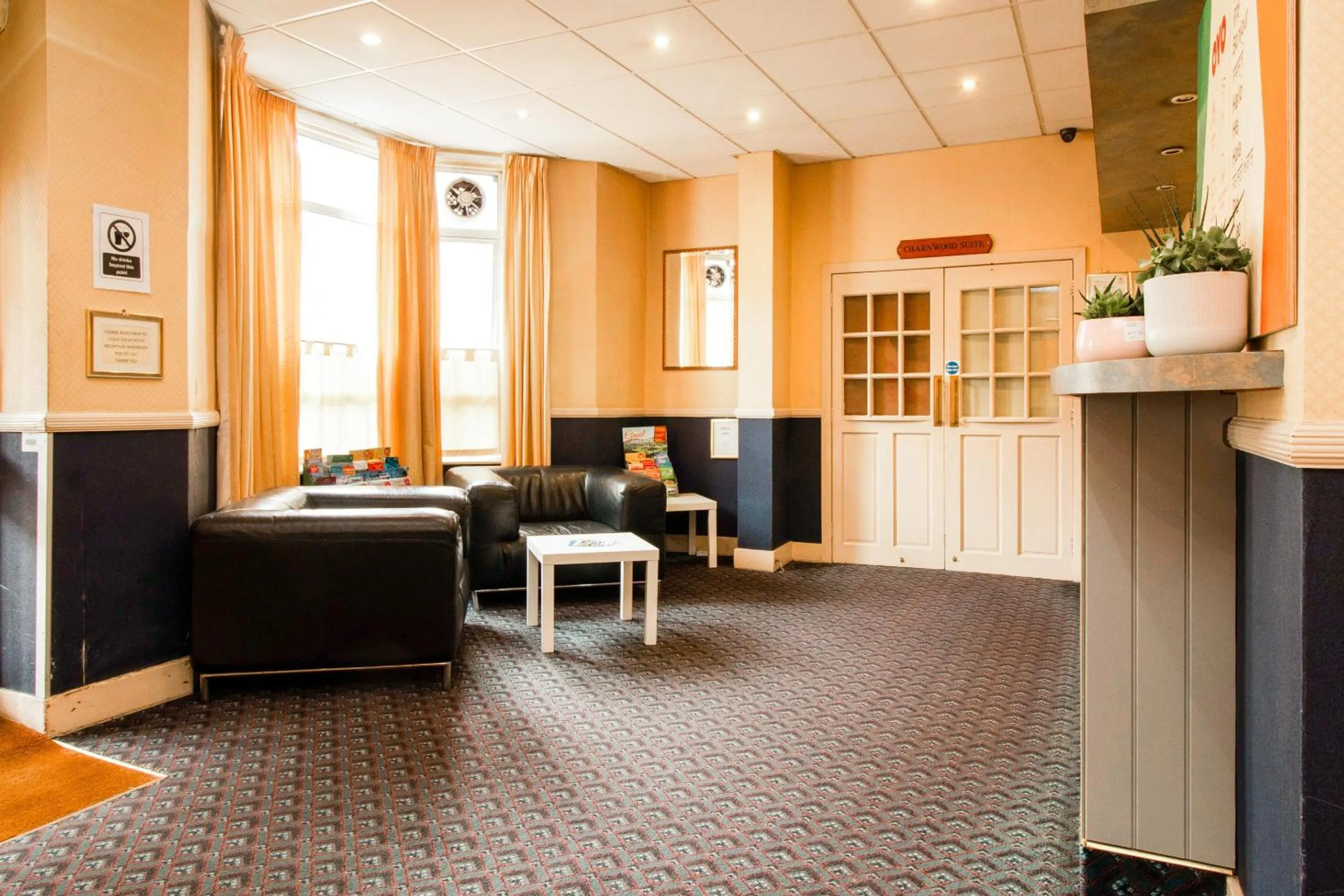 Lobby or reception in Cardiff Central Hotel By Belvilla