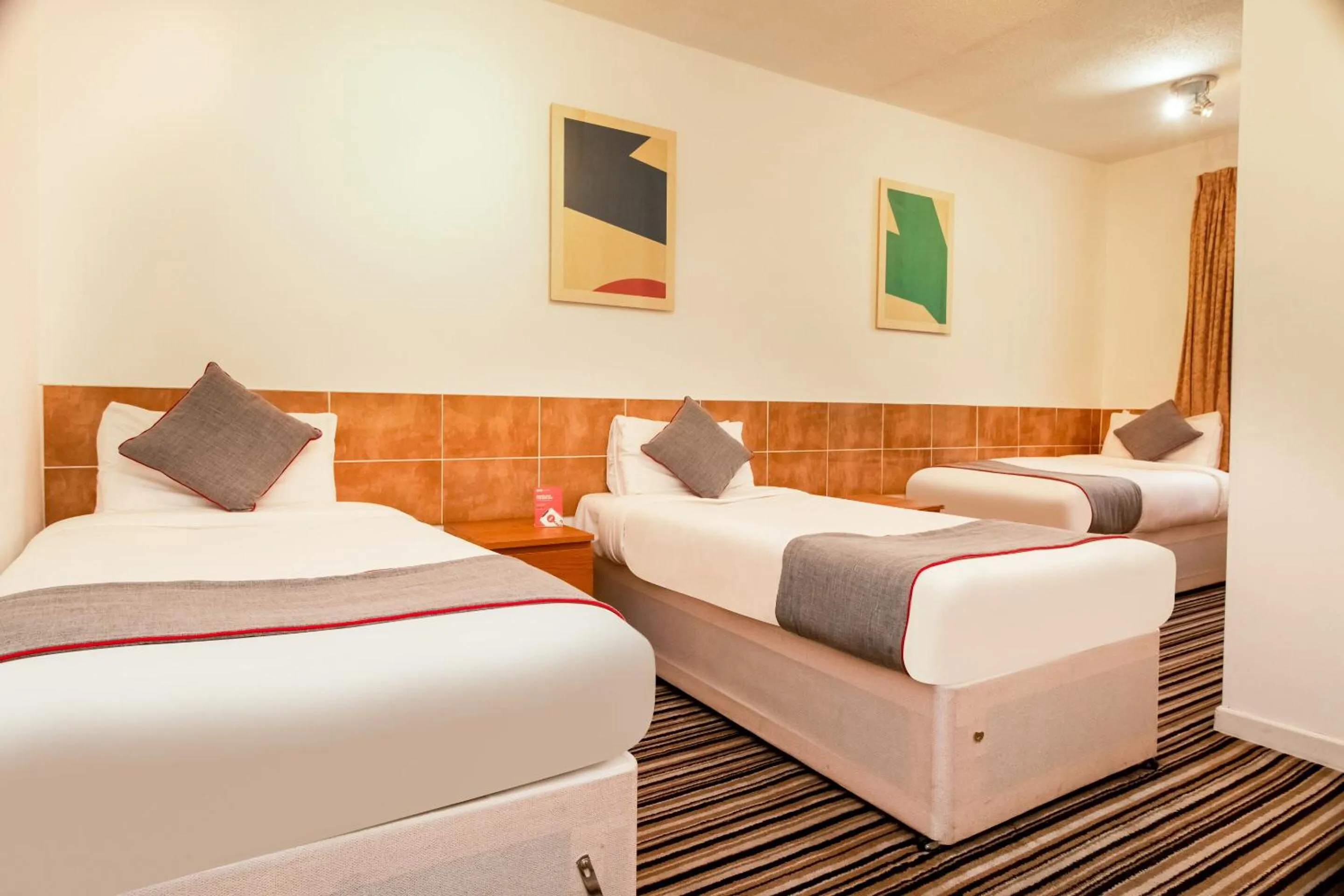 Bedroom, Bed in Cardiff Central Hotel By Belvilla