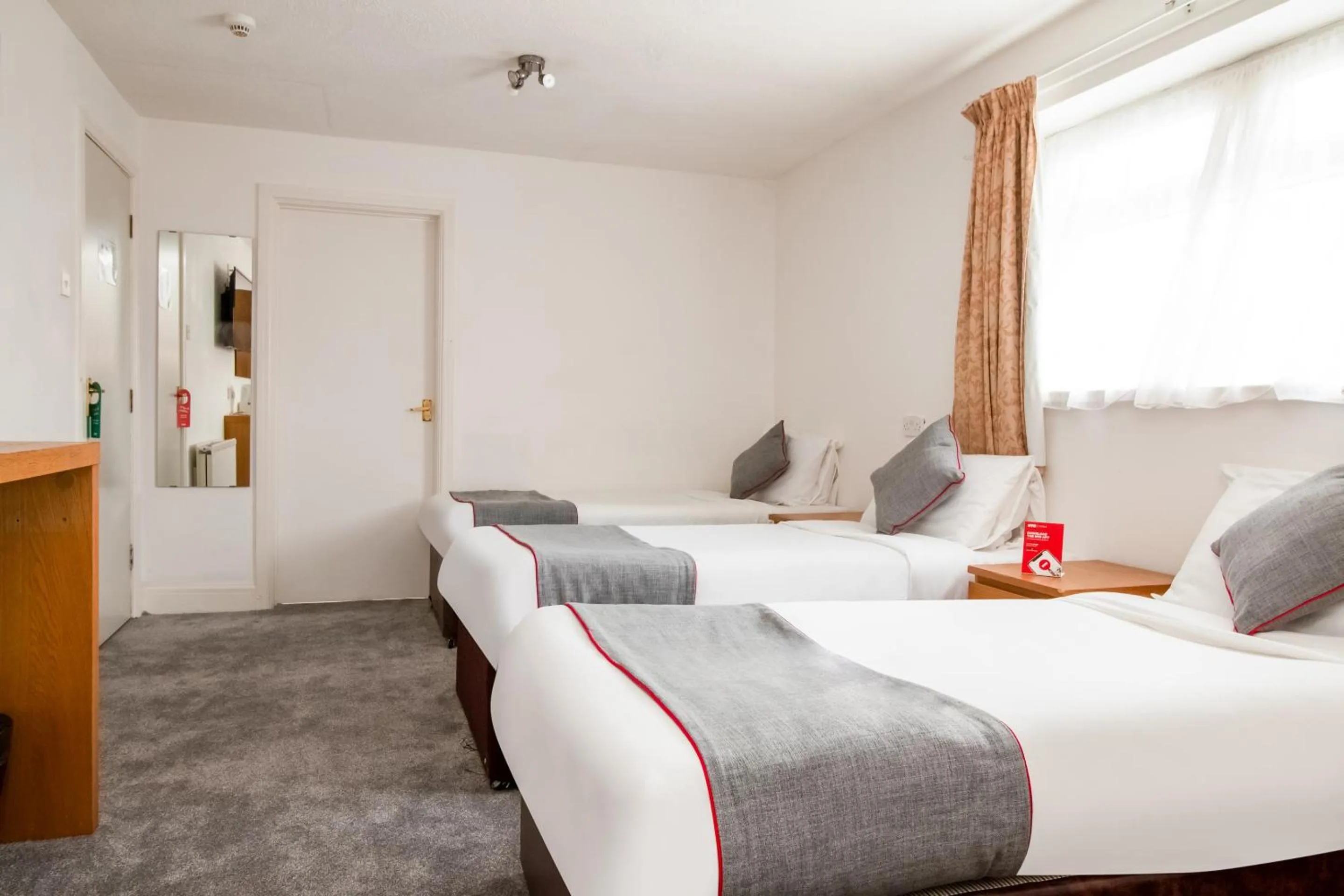 Bedroom, Bed in Cardiff Central Hotel By Belvilla