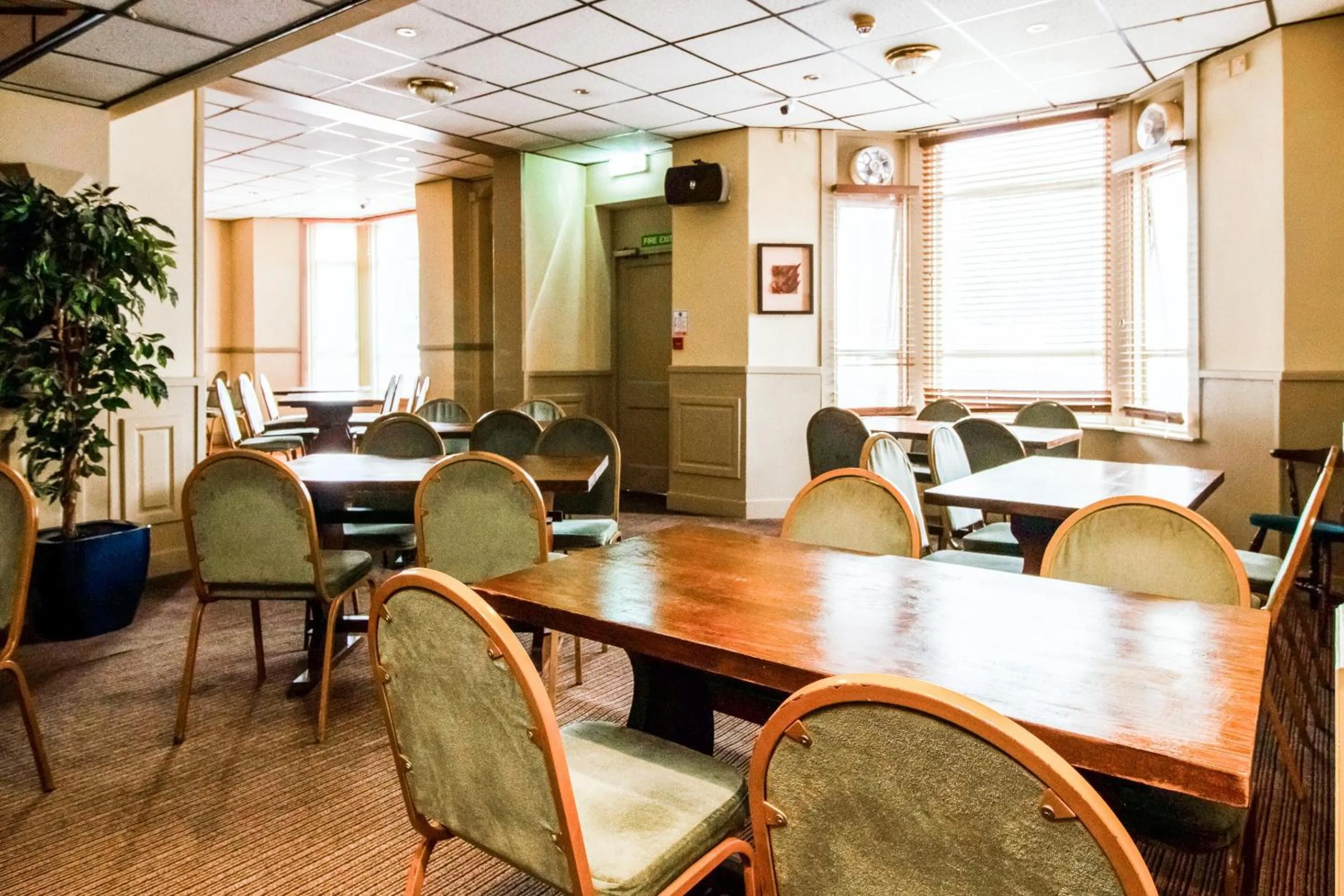 Restaurant/places to eat in Cardiff Central Hotel By Belvilla