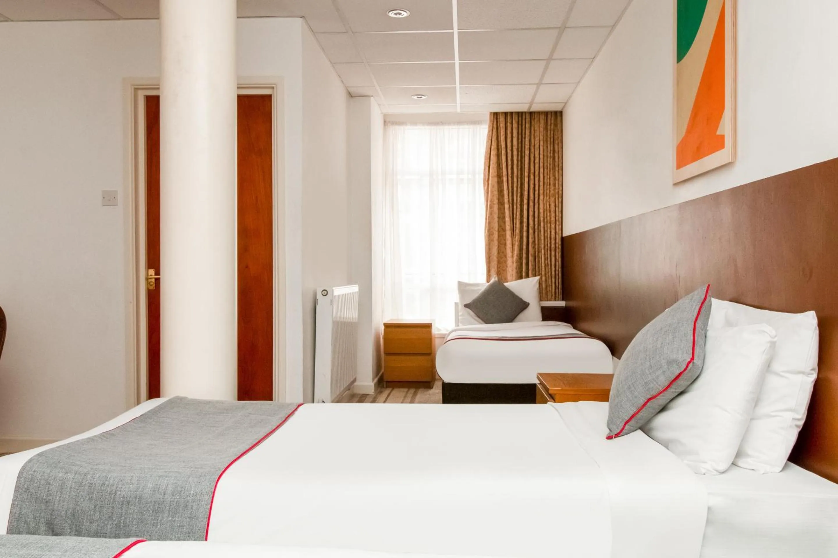 Bedroom, Bed in Cardiff Central Hotel By Belvilla