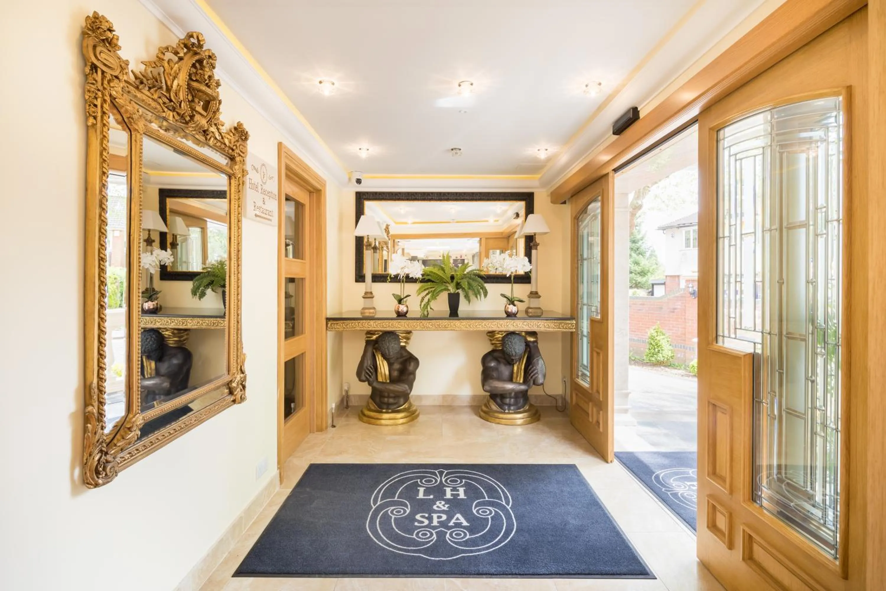 Facade/entrance in Linton Hotel Luton