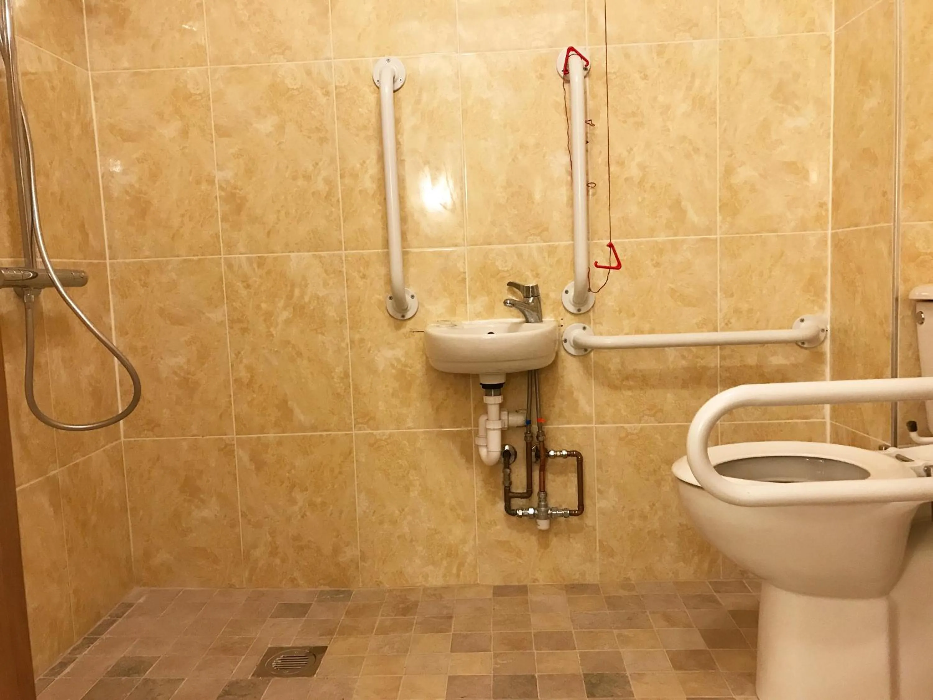 Shower in Linton Hotel Luton