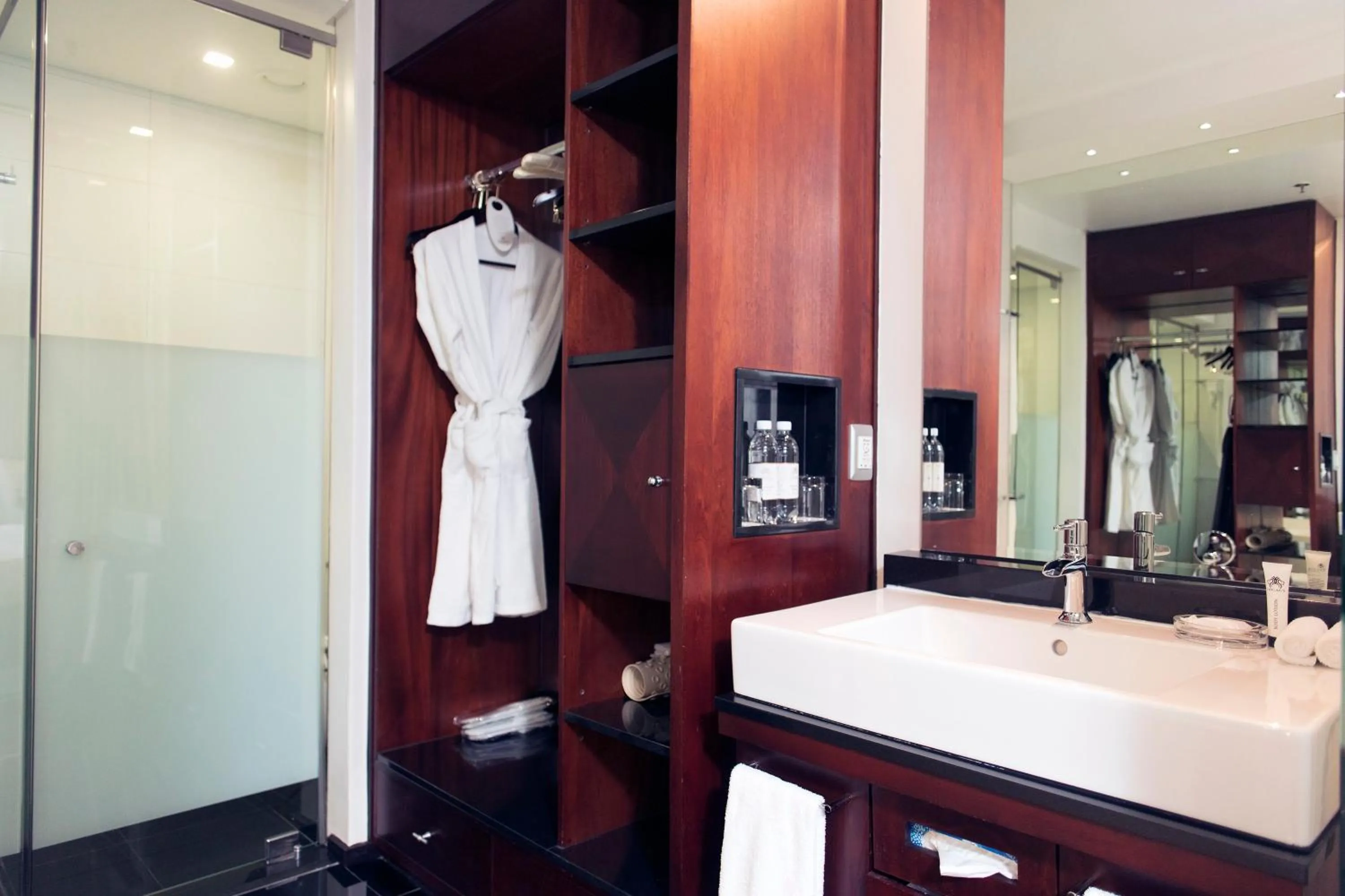 DAVINCI Hotel on Nelson Mandela Square