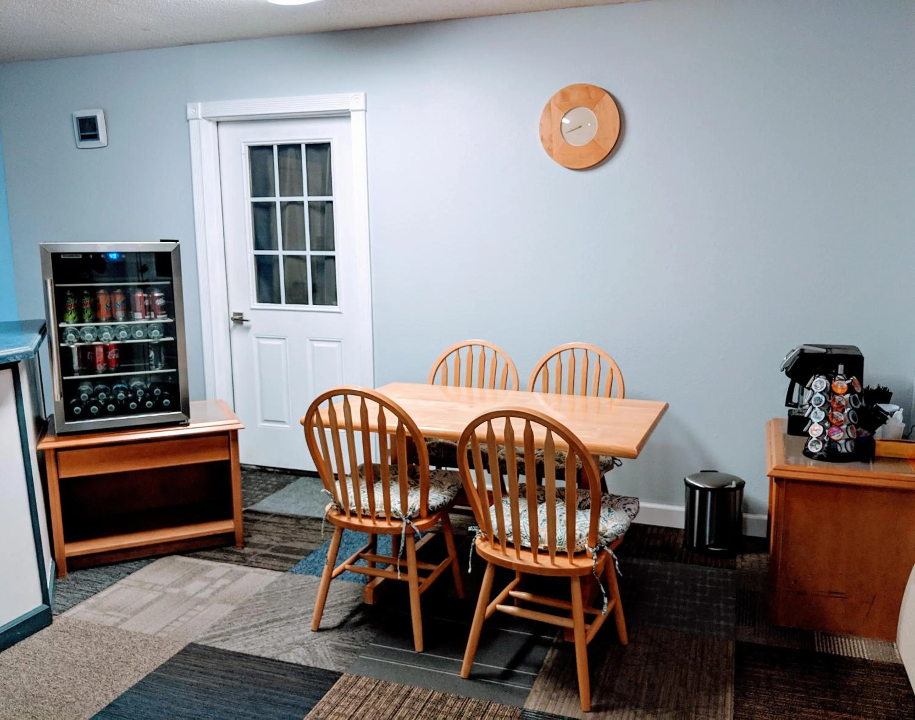 Coffee/tea facilities in Knights Inn - Thomson, IL