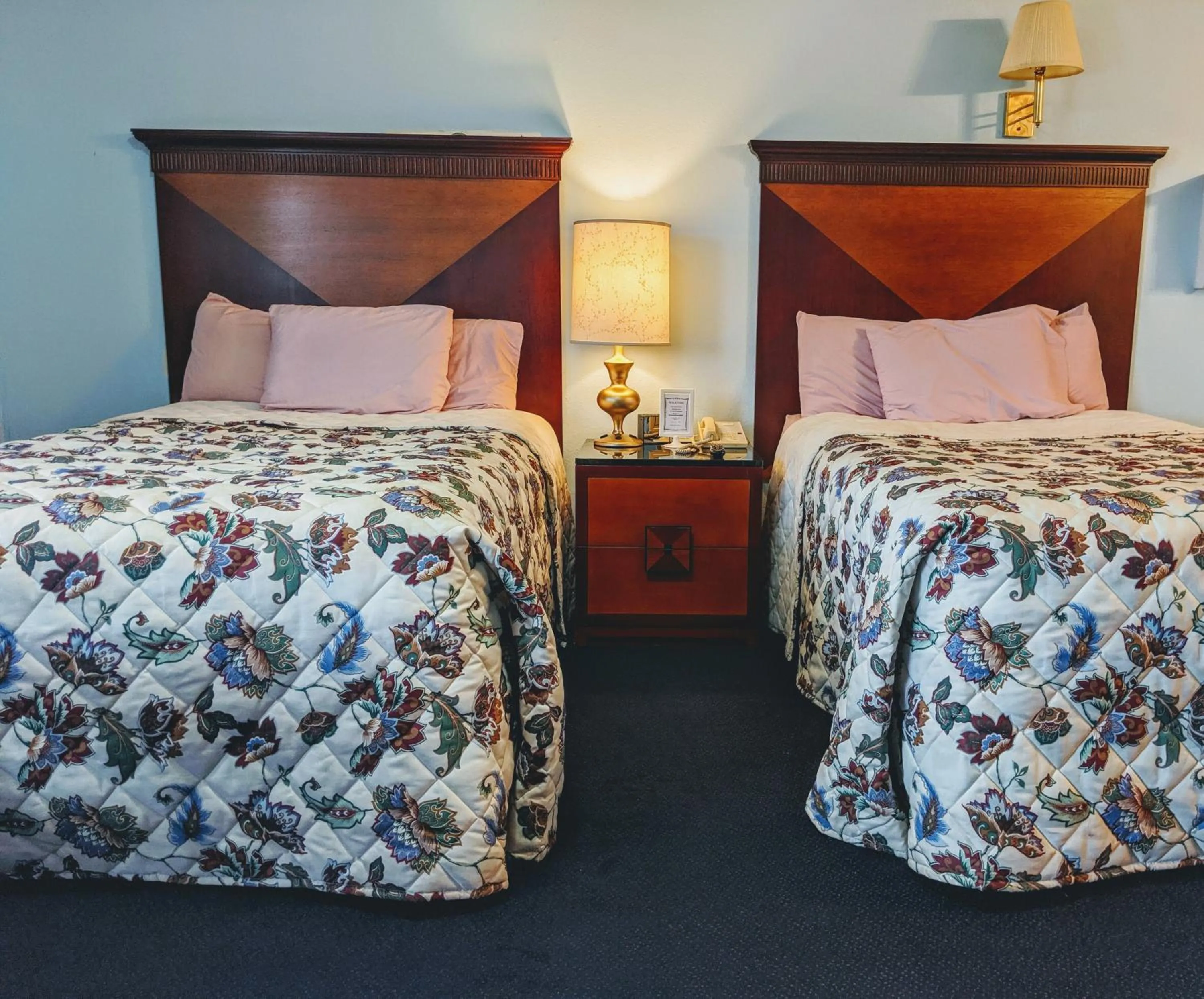 Bed in Knights Inn - Thomson, IL