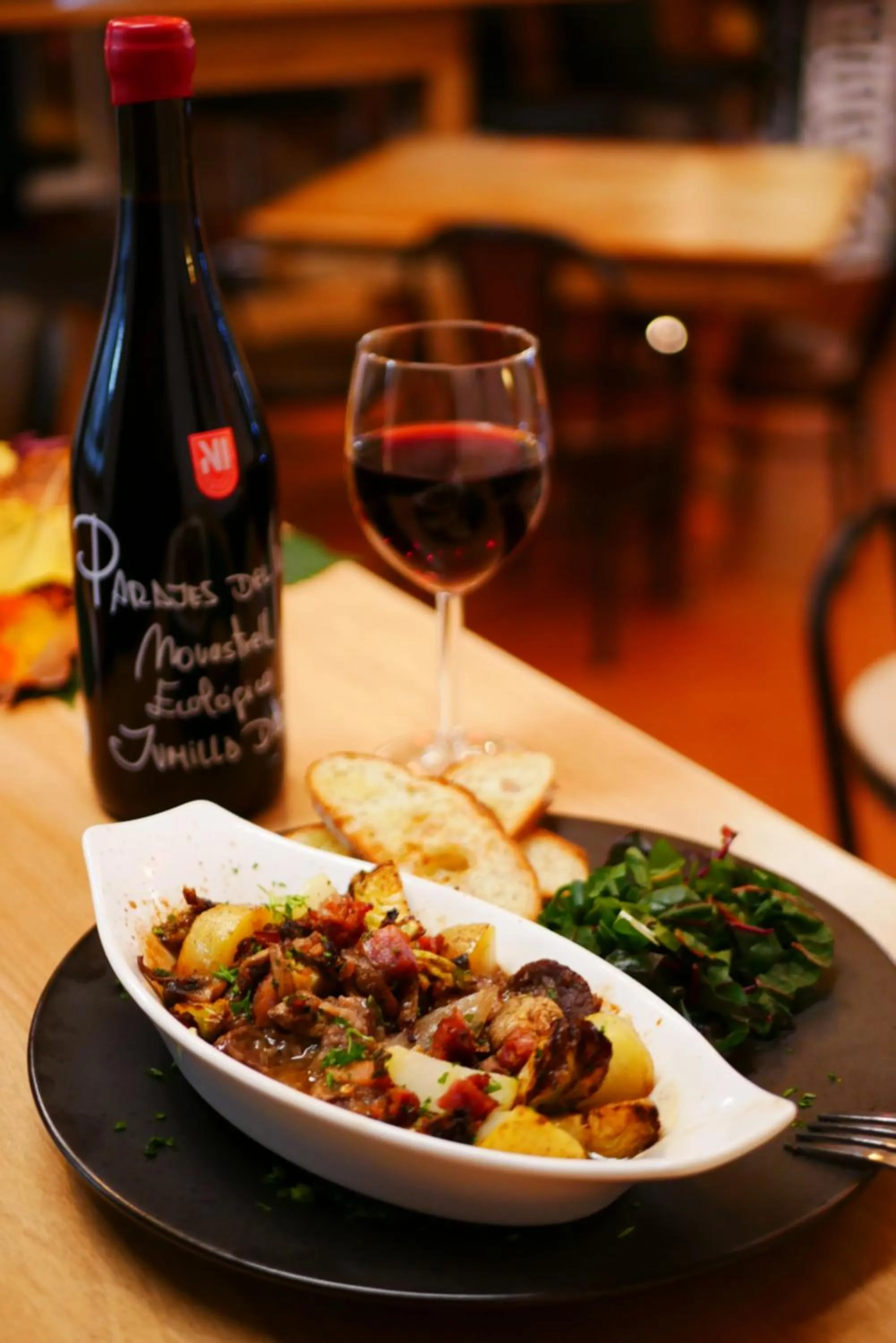 Restaurant/places to eat in Auberge de Jeunesse des Balcons