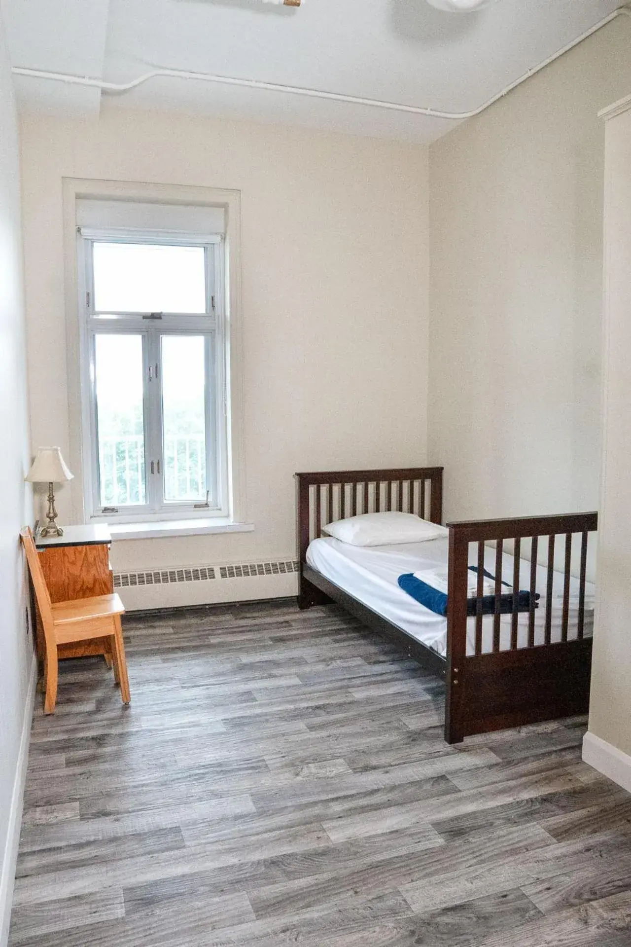 Single Room with Private Bathroom - single occupancy in Auberge de Jeunesse des Balcons Single Room with Private Bathroom - single occupancy in Auberge de Jeunesse des Balcons