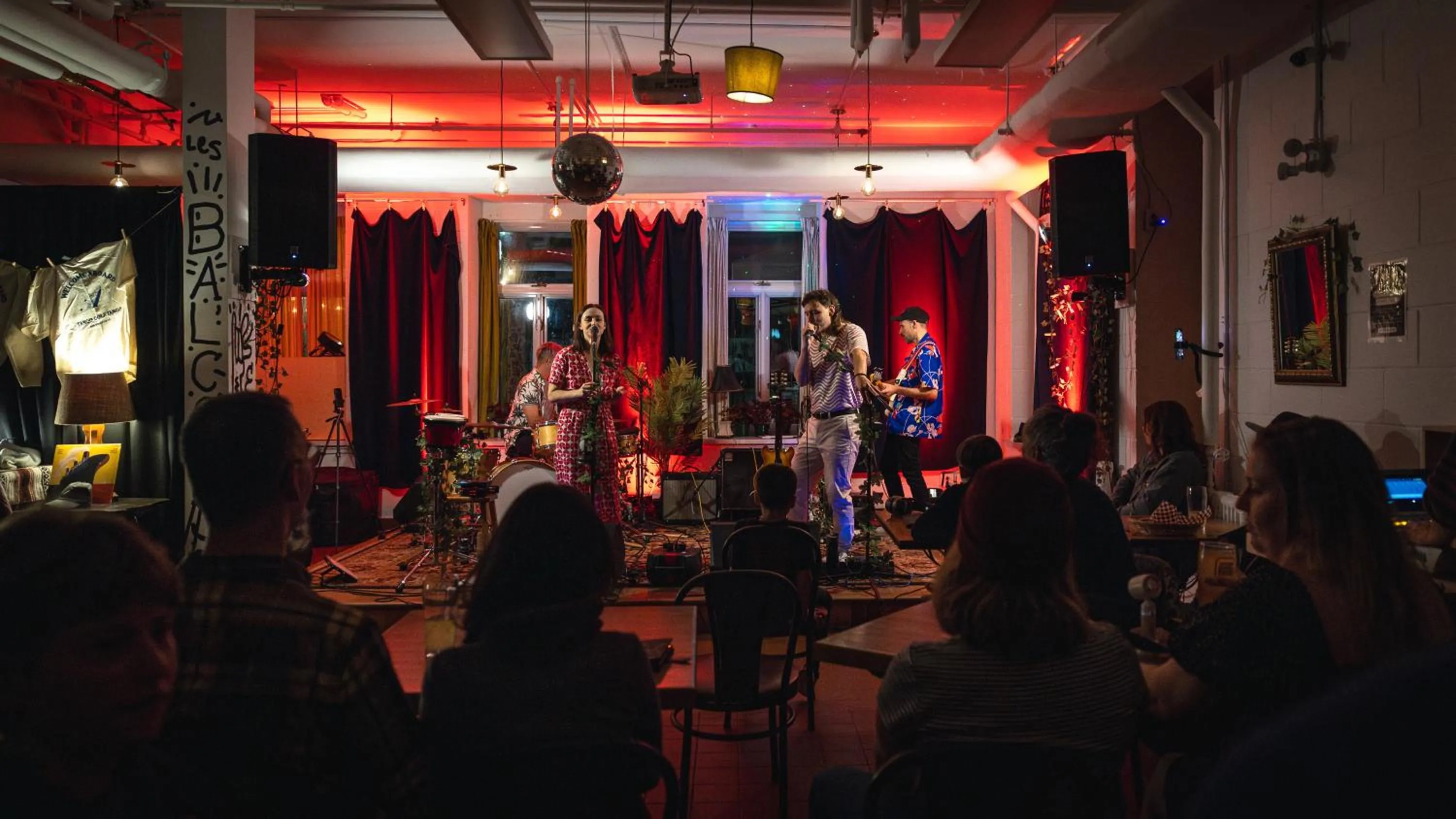 Restaurant/places to eat in Auberge de Jeunesse des Balcons