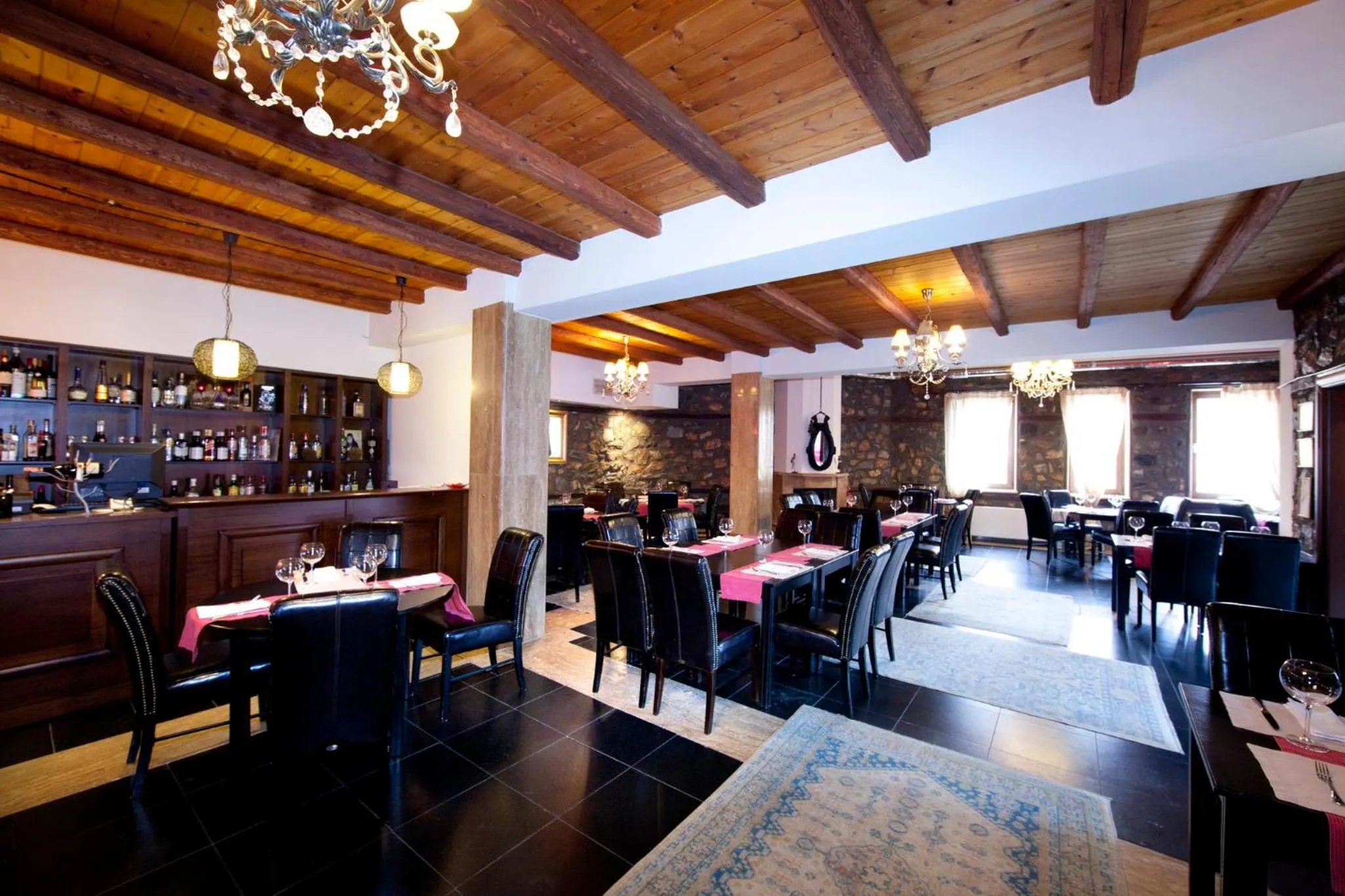 Restaurant/places to eat in Chalet Lithos